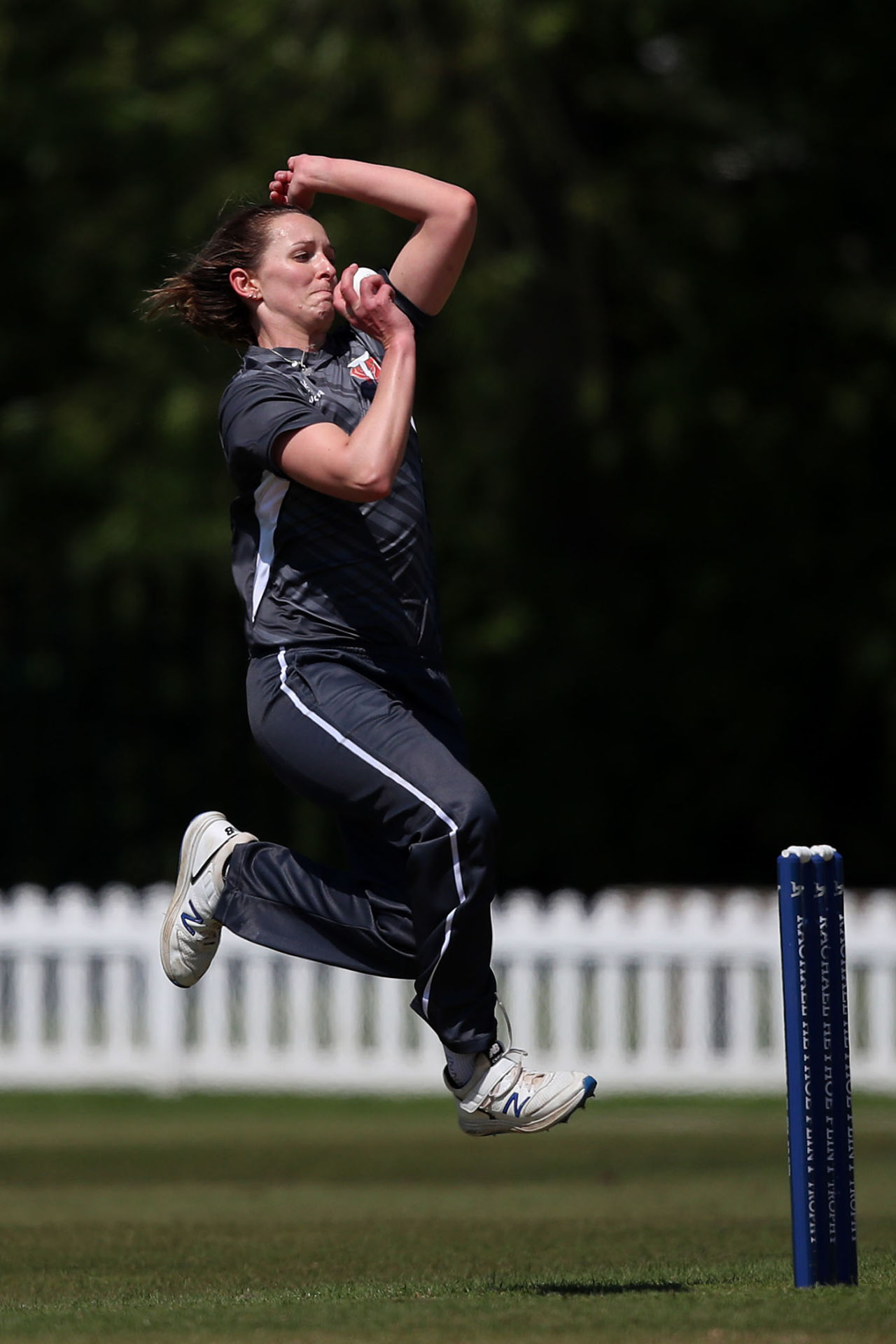 Kate Cross in full flow, Rachael Heyhoe-Flint Trophy, Thunder vs Sunrisers, Chester, May 31, 2021