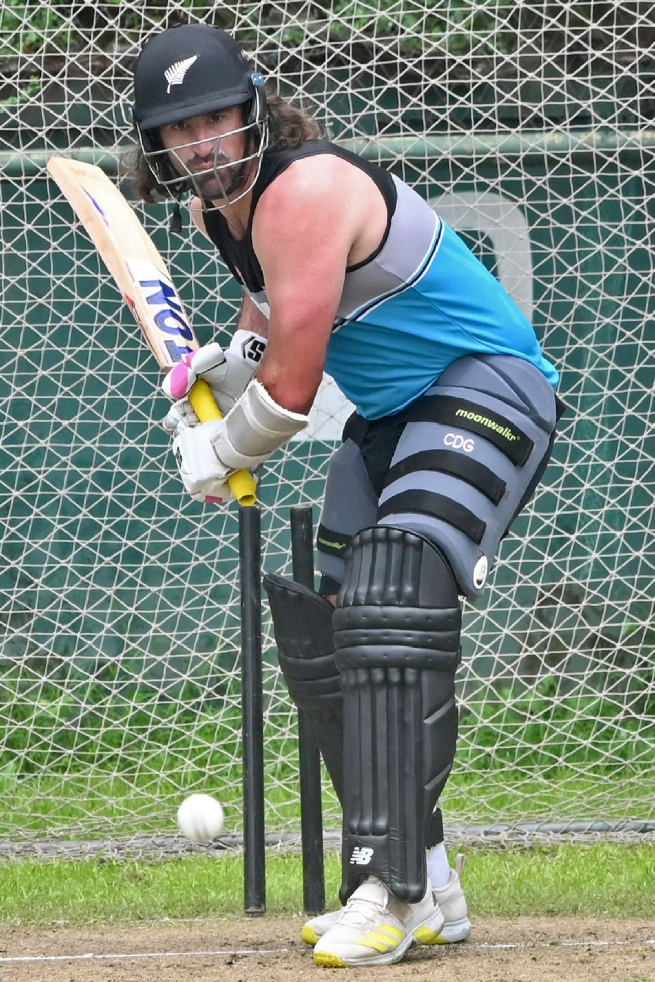 Colin de Grandhomme bats in the nets, Dhaka, August 28, 2021