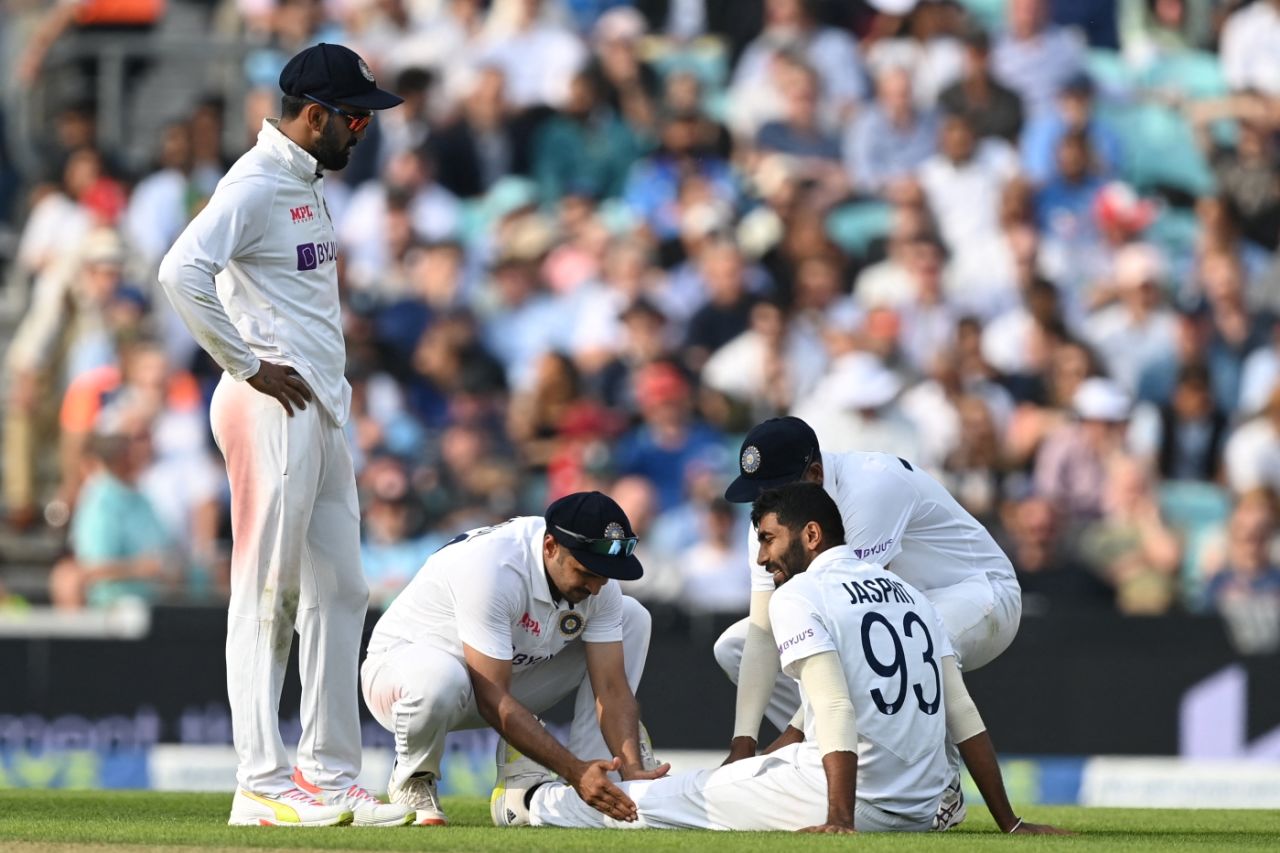 Jasprit Bumrah gets some attention for his calf, England vs India, 4th Test, The Oval, London, 2nd day, September 3, 2021