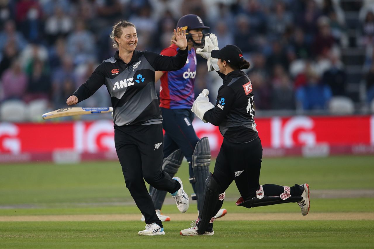 Sophie Devine celebrates after removing Nat Sciver, England vs New Zealand, 2nd women's T20I, Hove, September 4, 2021