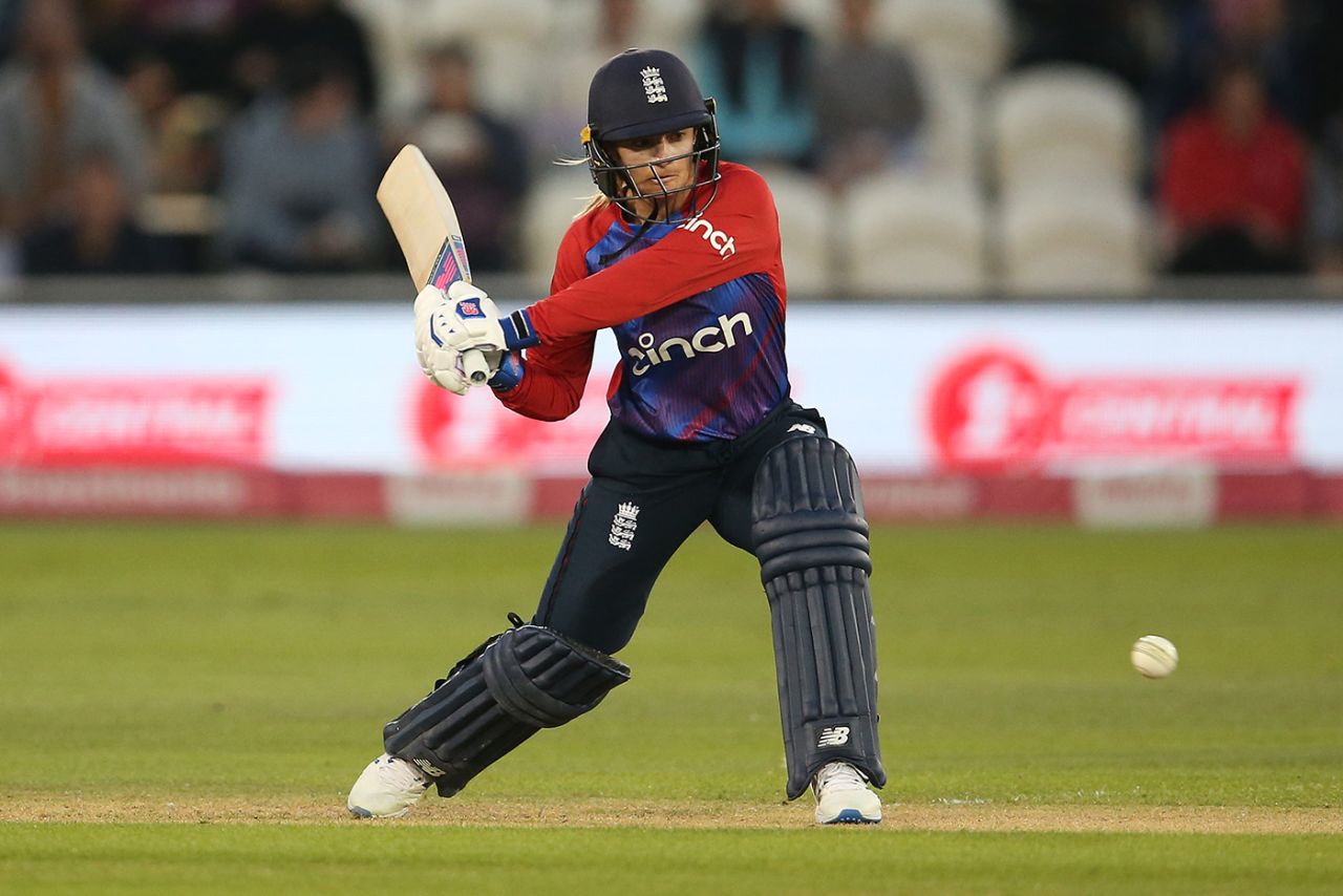 Danni Wyatt gets ready to launch, England vs New Zealand, 2nd women's T20I, Hove, September 4, 2021
