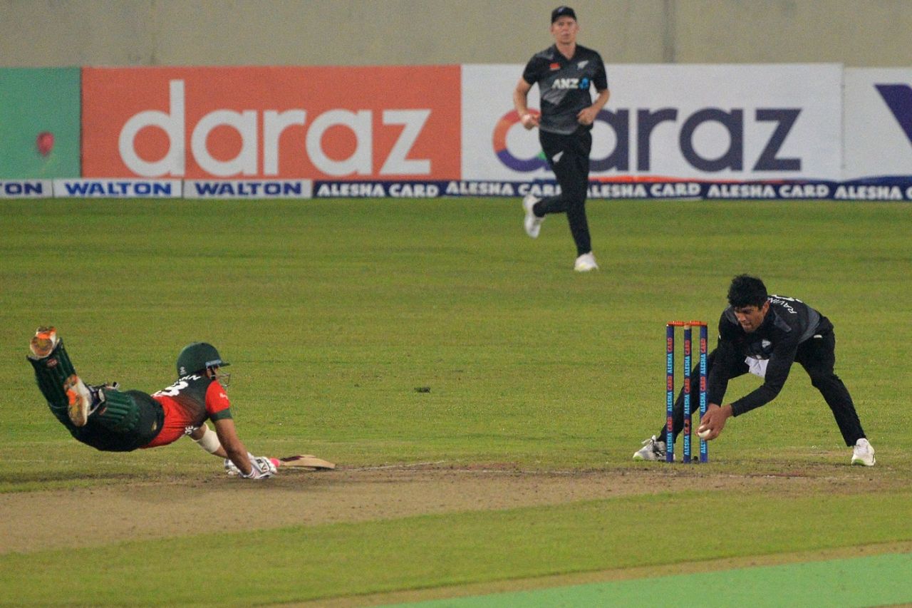 Nurul Hasan puts in the dive as Rachin Ravindra breaks the stumps, Bangladesh vs New Zealand, 1st T20I, Dhaka, September 5, 2021