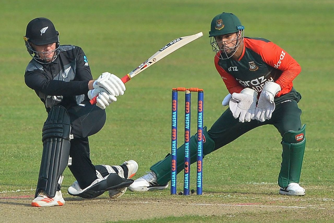 Finn Allen plays a sweep, Bangladesh vs New Zealand, 3rd T20I, Dhaka, September 5, 2021