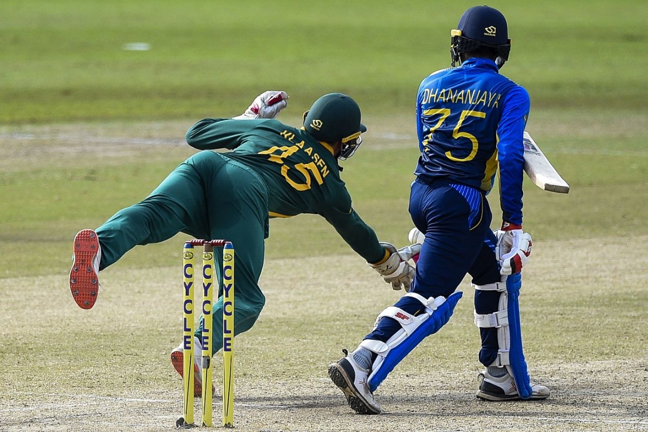 Heinrich Klaasen is all set to complete a spectacular catch, Sri Lanka vs South Africa, 3rd ODI, Colombo, September 7, 2021