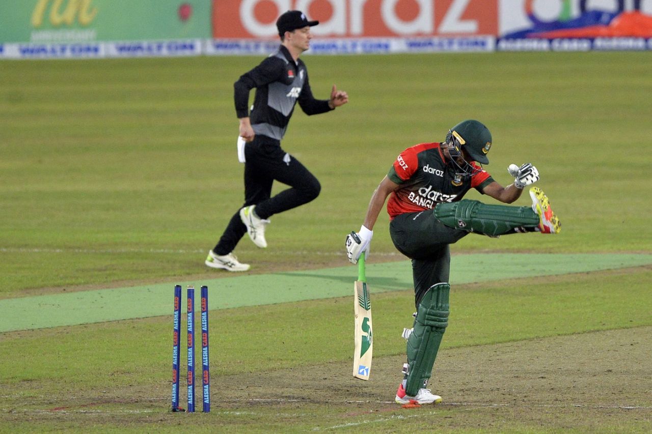 Shakib Al Hasan is angry with himself after being stumped, Bangladesh vs New Zealand, 4th T20I, Dhaka, September 8, 2021