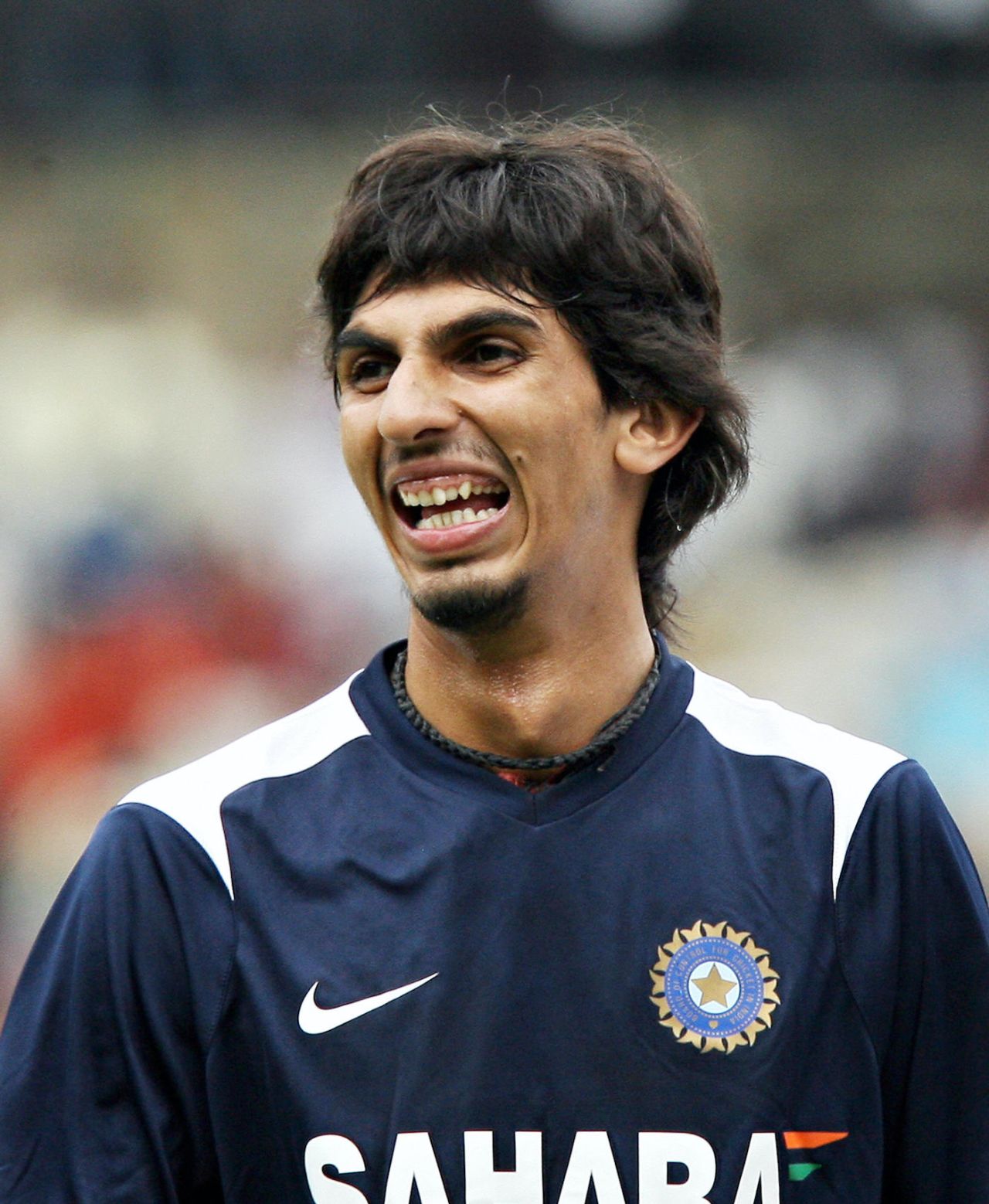 Ishant Sharma shows off his new haircut, Bangalore, November 23, 2008