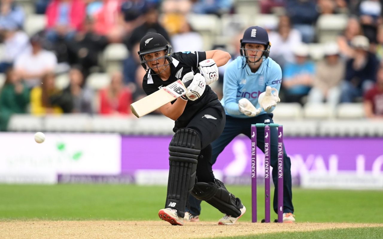 Suzie Bates drives down the ground during New Zealand's run-chase, 2nd ODI, England vs New Zealand, Worcester, September 19, 2021