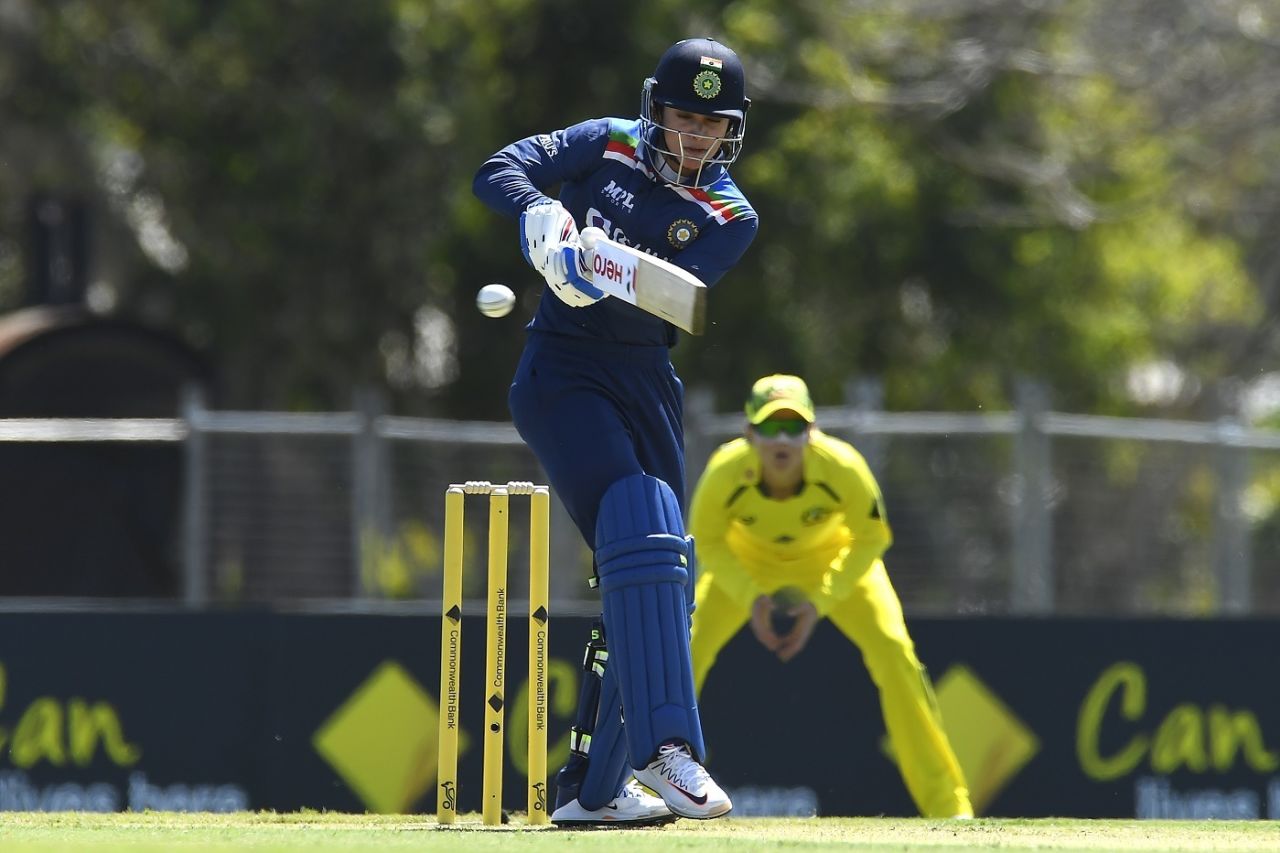 Smriti Mandhana plays a short ball, Australia vs India, 1st Women's ODI, Mackay, September 21, 2021