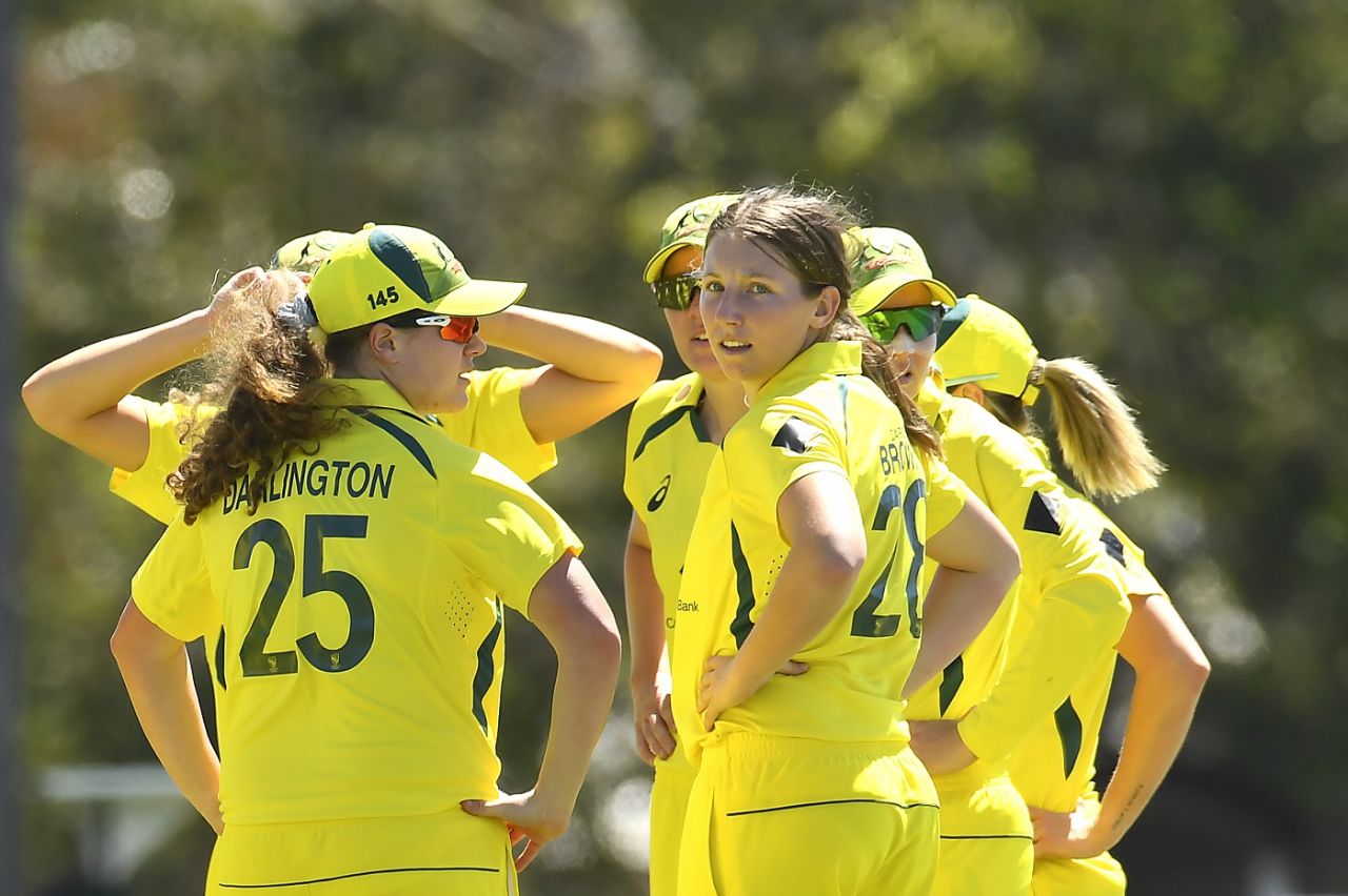 Darcie Brown has a chat with her team-mates after taking out Smriti Mandhana, Australia vs India, 1st Women's ODI, Mackay, September 21, 2021