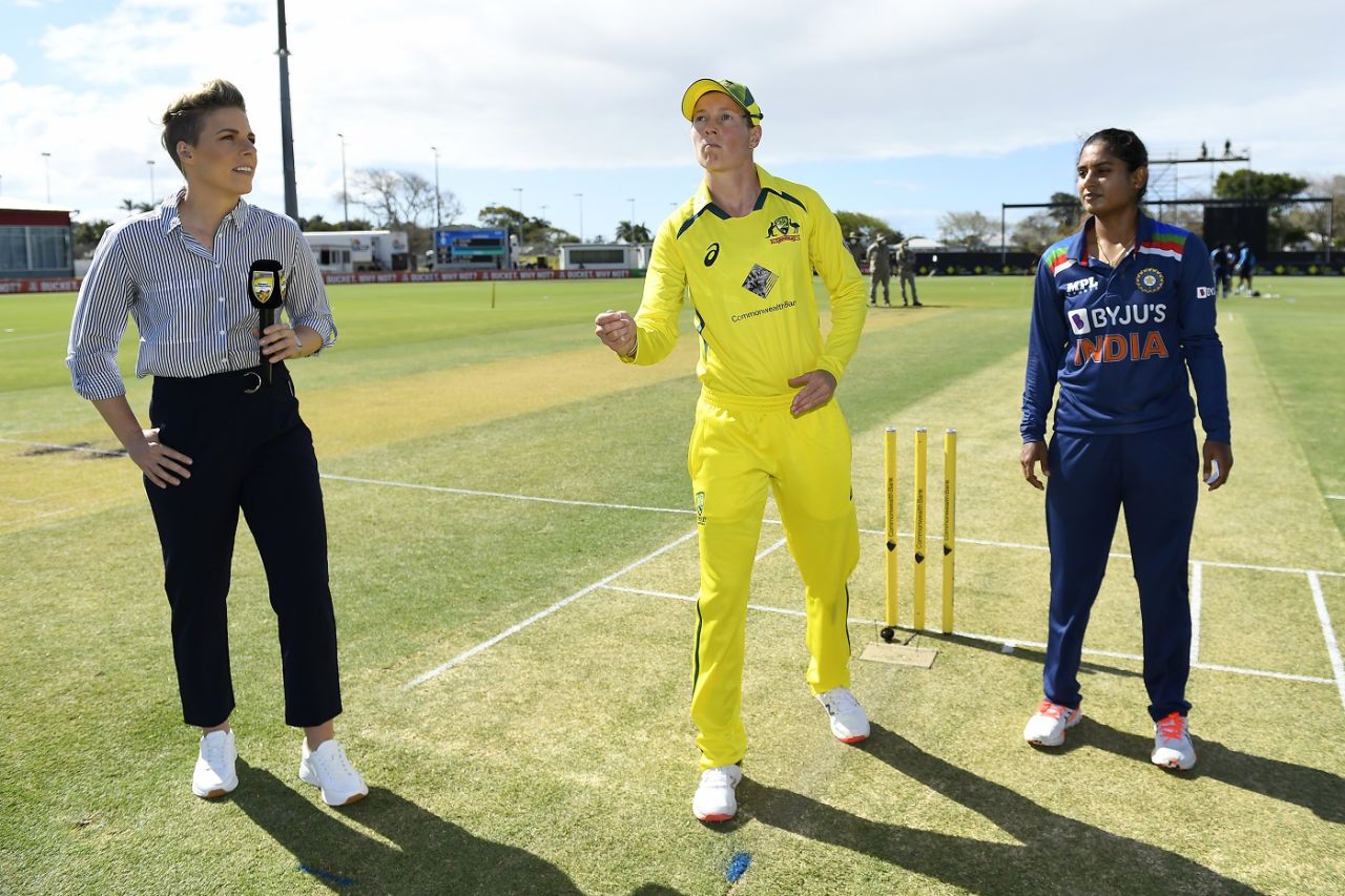 Meg Lanning flips the coin as Mithali Raj and broadcaster Elyse Villani look on, Australia Women vs India Women, 2nd ODI, Mackay, September 24, 2021