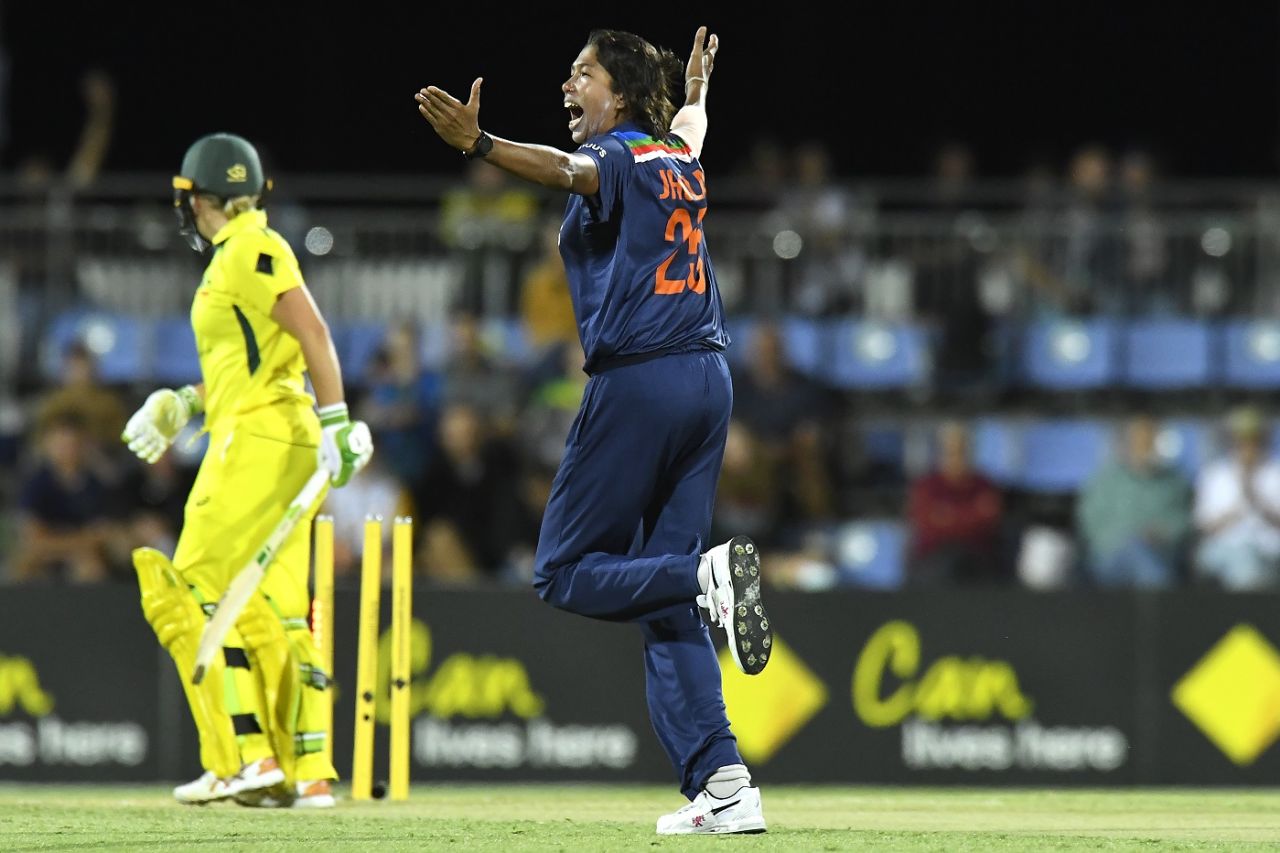 An inswinger after an outswinger: Jhulan Goswami set up Alyssa Healy for a three-ball duck, Australia Women vs India Women, 2nd ODI, Mackay, September 24, 2021