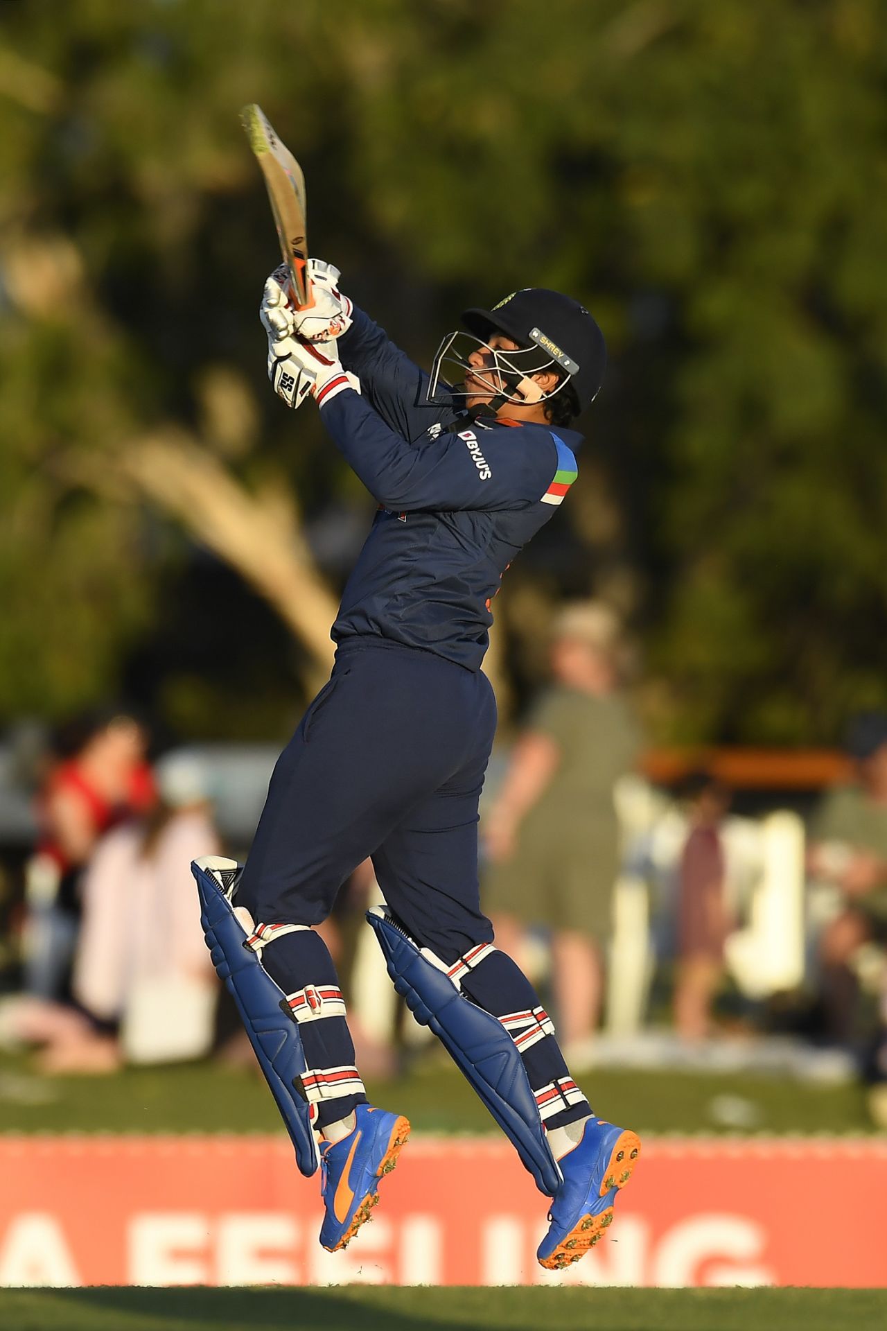 Richa Ghosh takes on the short ball, Australia Women vs India Women, 2nd ODI, Mackay, September 24, 2021