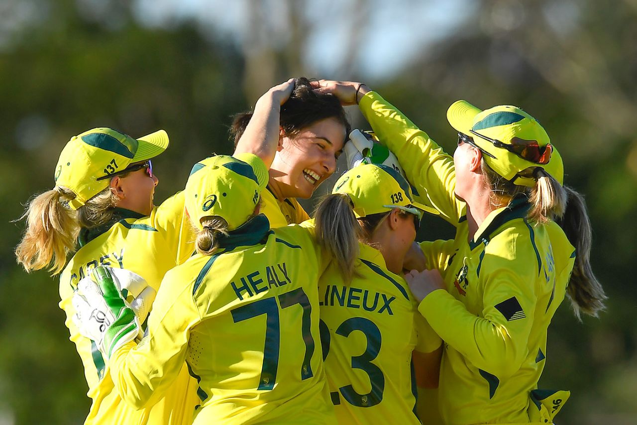 Stella Campbell is congratulated in her first international wicket, Australia vs India, 3rd ODI, Mackay, September 26, 2021