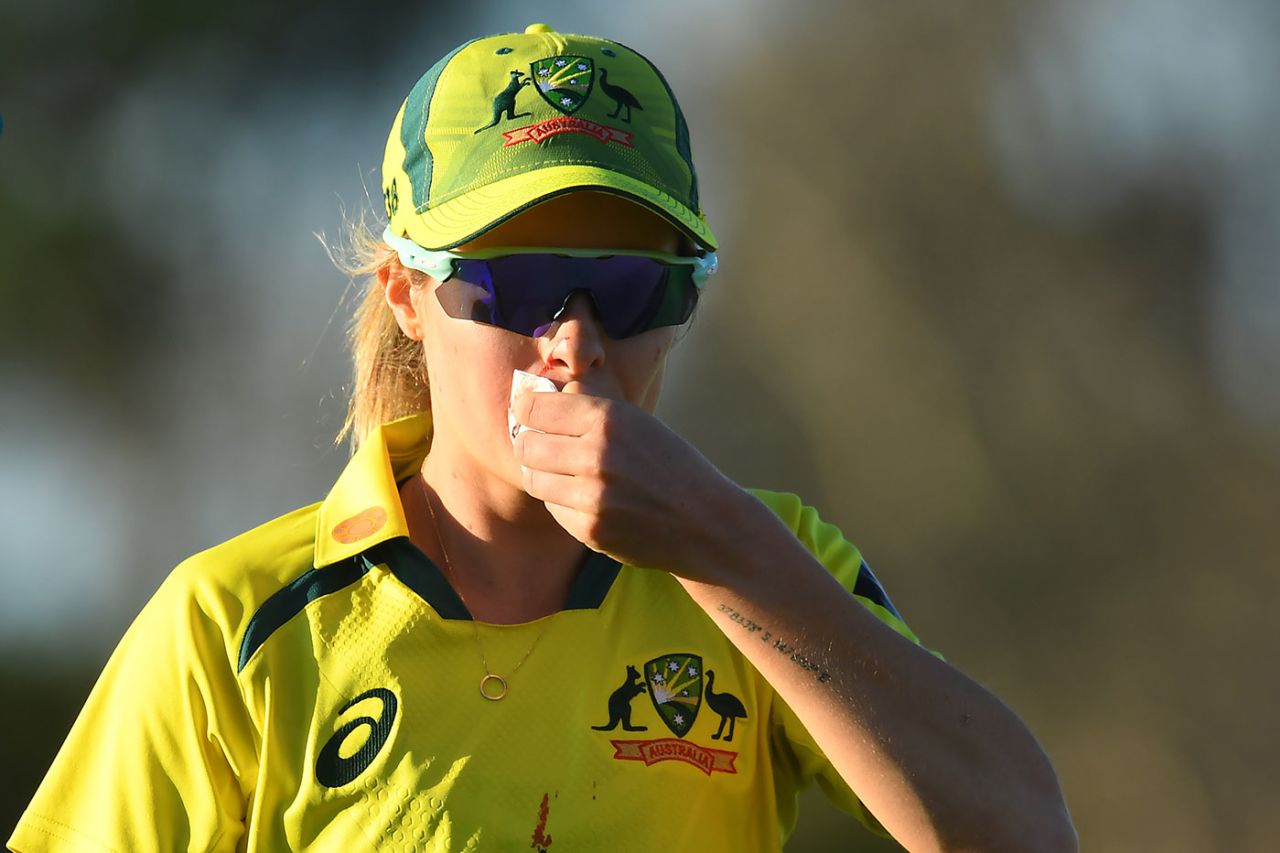 Sophie Molineux took a nasty blow in the face, Australia vs India, 3rd ODI, Mackay, September 26, 2021