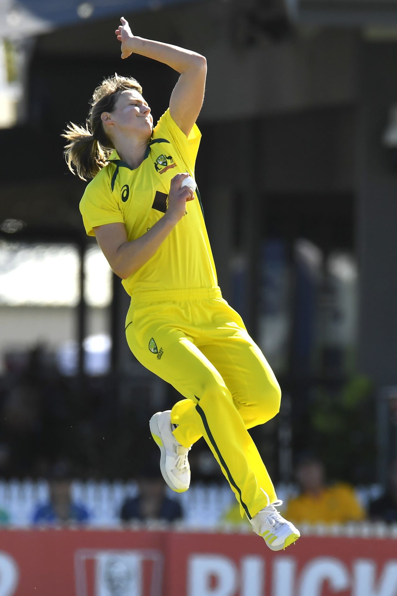 Ellyse Perry struggled for control with the ball