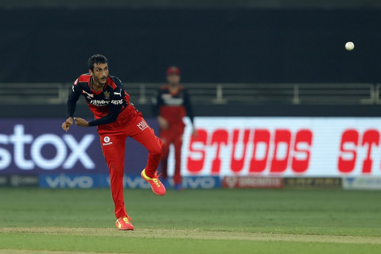 Shahbaz Ahmed bowls, Rajasthan Royals vs Royal Challengers Bangalore, Dubai, IPL 2021, September 29, 2021