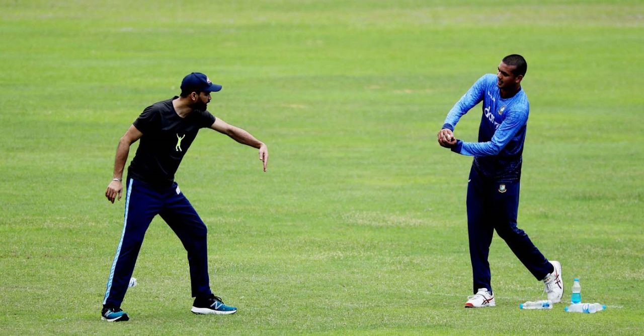 Mashrafe Mortaza leads Taskin Ahmed through a training session, Dhaka, September 30, 2021