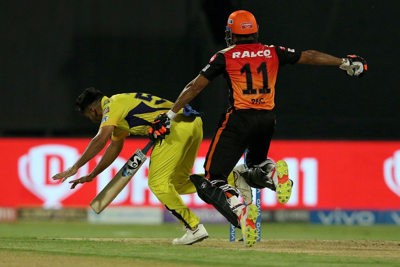 Priyam Garg collides with Shardul Thakur, Chennai Super Kings vs Sunrisers Hyderabad, IPL 2021, Sharjah, September 30, 2021