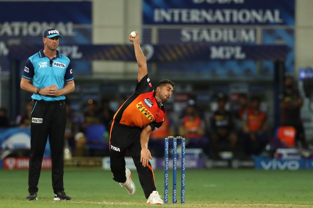 Umran Malik in his delivery stride, Kolkata Knight Riders vs Sunrisers Hyderabad, IPL 2021, Dubai, October 3, 2021