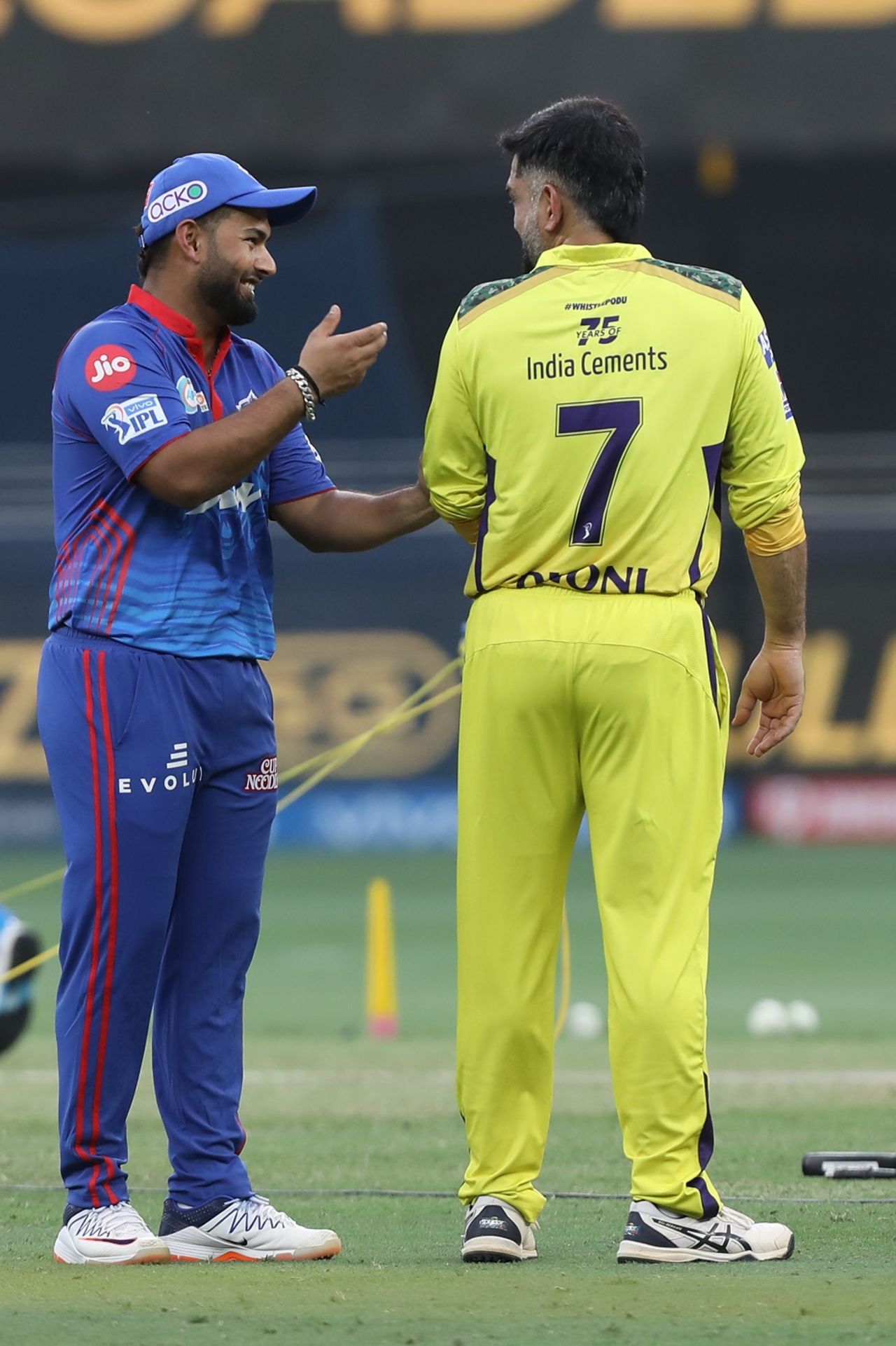 Rishabh Pant and MS Dhoni share a light moment at the toss, Delhi Capitals vs Chennai Super Kings, IPL 2021, Dubai, October 4, 2021