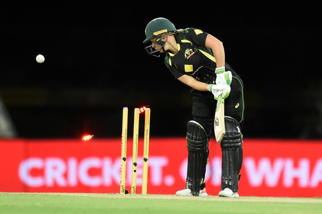 Alyssa Healy is clean bowled by a superb delivery from Shikha Pandey, Australia vs India, 2nd Women's T20I, Metricon Stadium, October 9, 2021