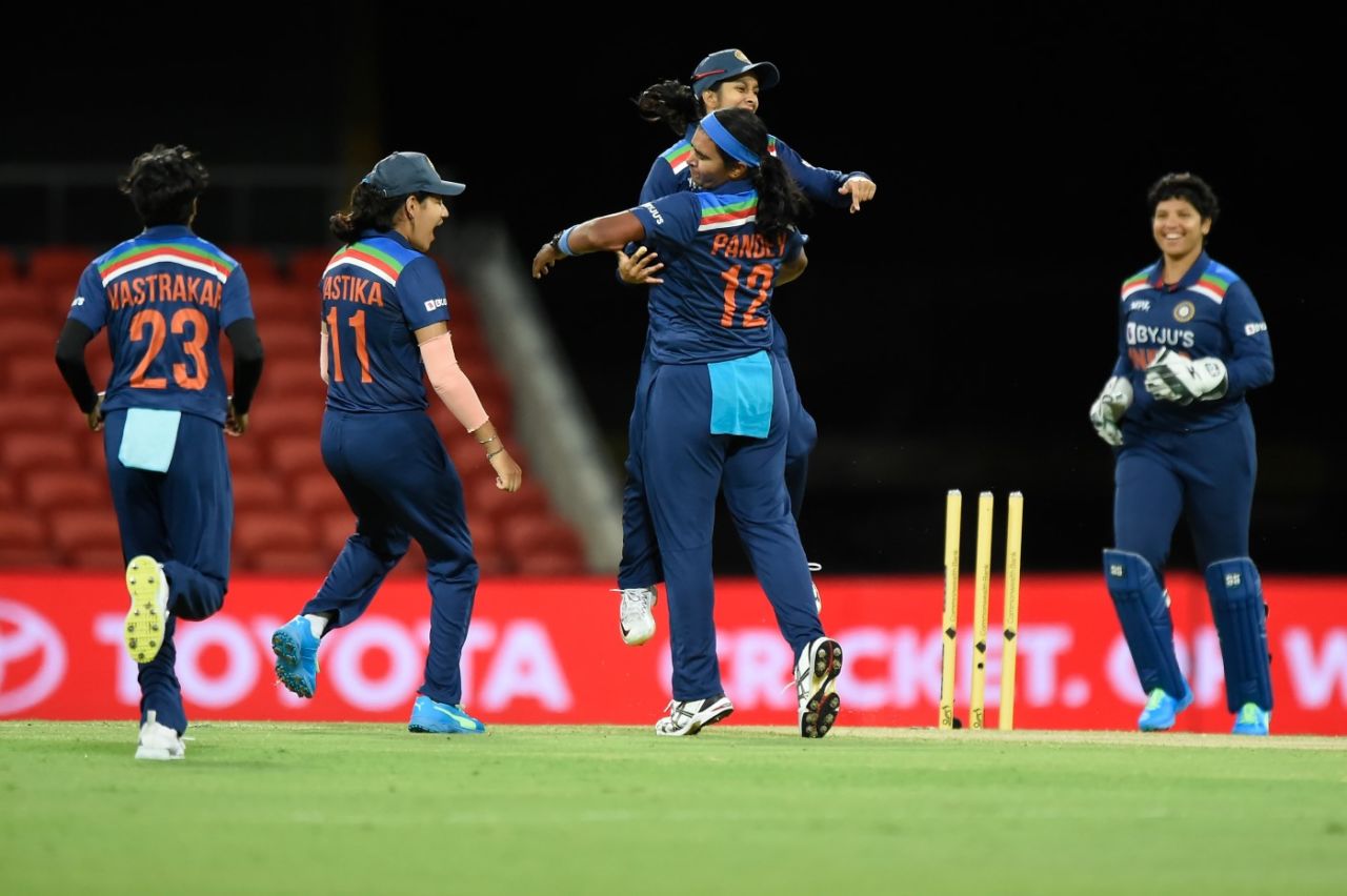 Shikha Pandey celebrates a huge wicket, Australia vs India, 2nd Women's T20I, Metricon Stadium, October 9, 2021
