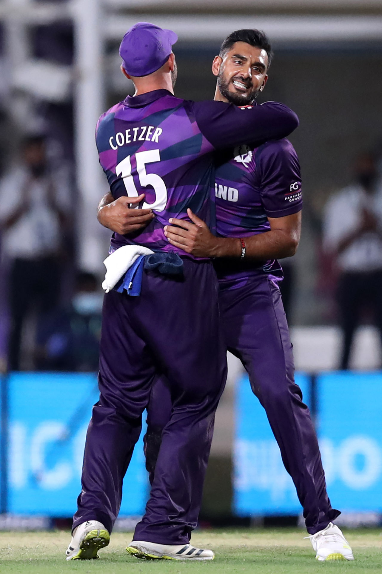 Safyaan Sharif and Kyle Coetzer celebrate the win, Bangladesh vs Scotland, T20 World Cup, Muscat, October 17, 2021