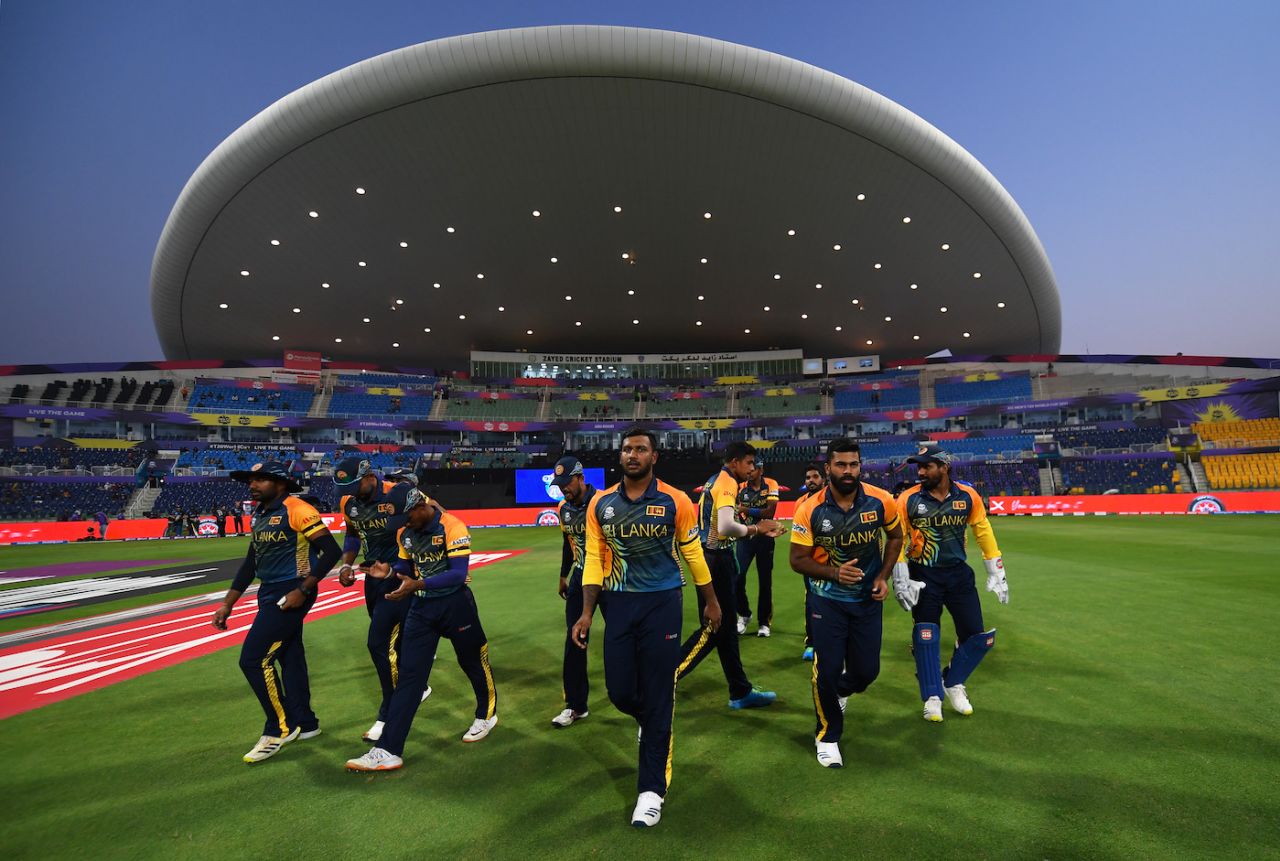The Sri Lanka players walk out to field after the toss, Namibia vs Sri Lanka, T20 World Cup 2021, 1st round, Group A, Abu Dhabi, October 18, 2021