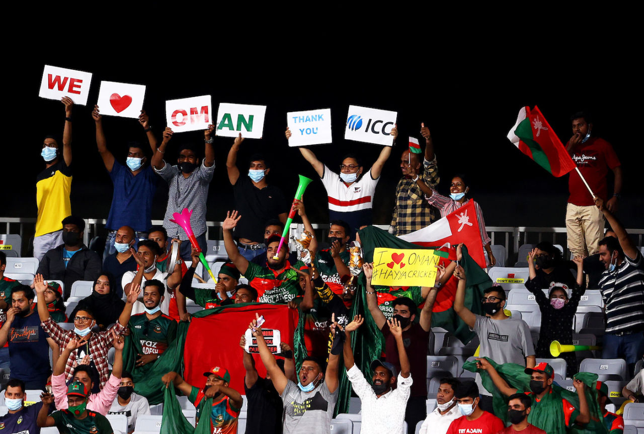 Oman fans add to atmosphere, Oman vs Bangladesh, T20 World Cup, Muscat, October 19, 2021