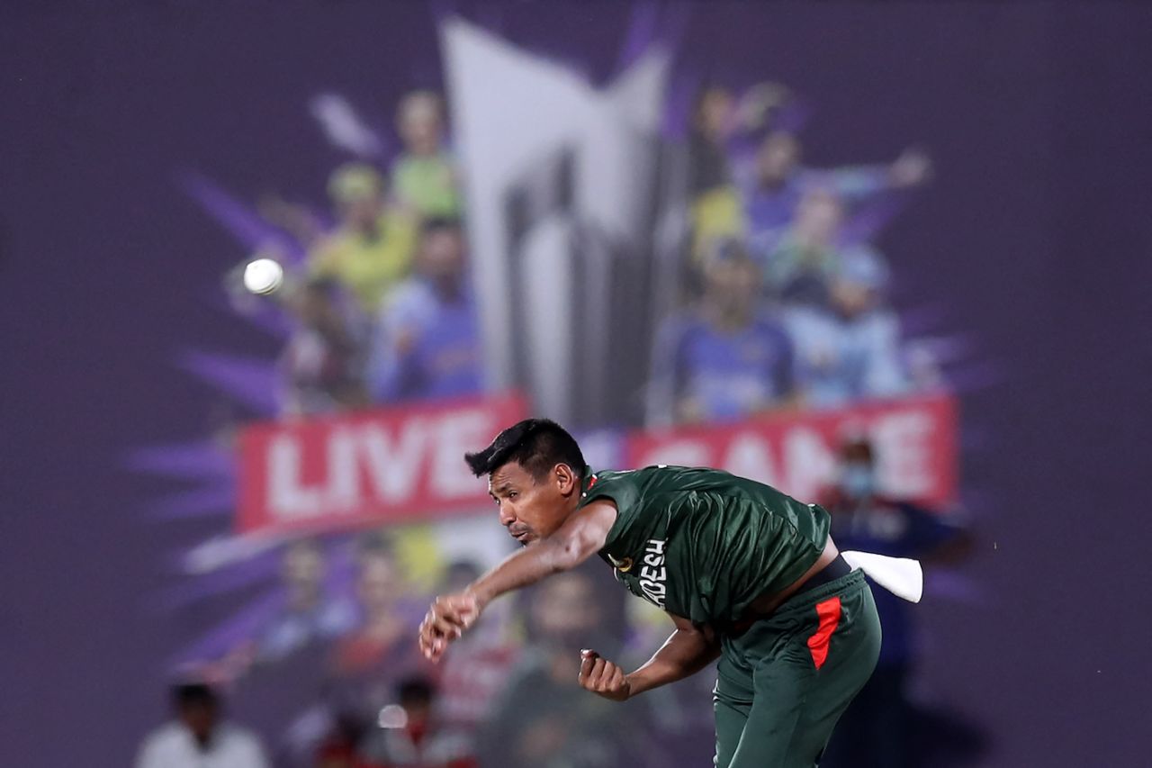 Mustafizur Rahman sends one down during his match-winning spell, Oman vs Bangladesh, T20 World Cup, Muscat, October 19, 2021