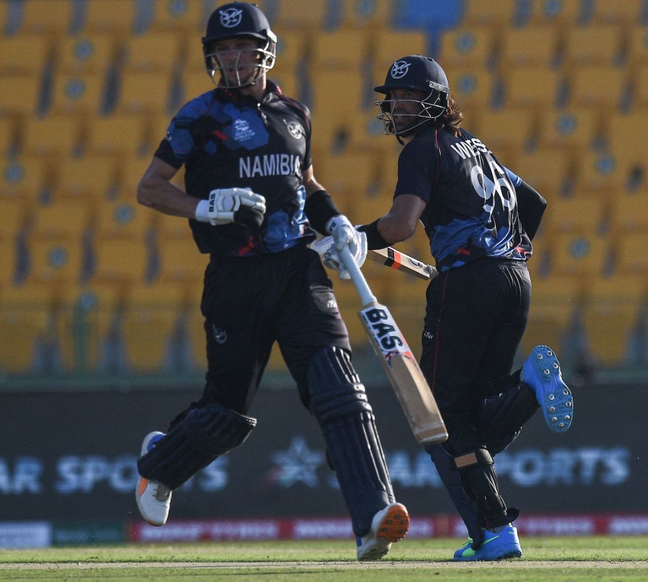 Gerhard Erasmus and David Wiese dash across for a single, Namibia vs Netherlands, T20 World Cup, Abu Dhabi, October 20, 2021