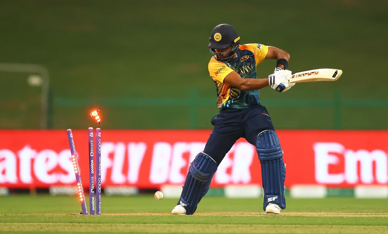 Dinesh Chandimal is bowled, Ireland vs Sri Lanka, T20 World Cup, Abu Dhabi, October 20 2021