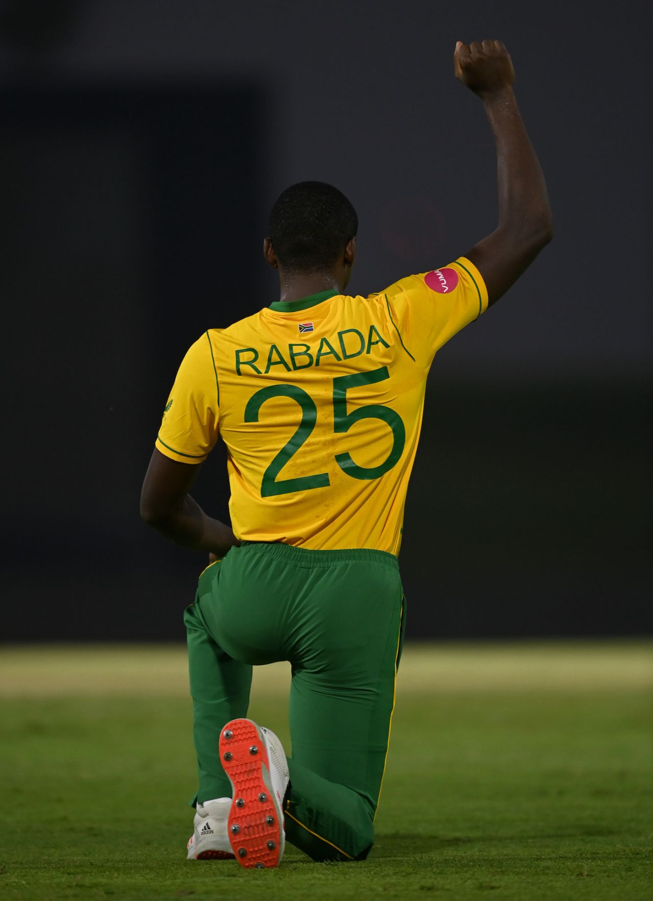 Kagiso Rabada takes a knee before the start of the game, Pakistan vs South Africa, T20 World Cup warm-up, Abu Dhabi, October 20, 2021