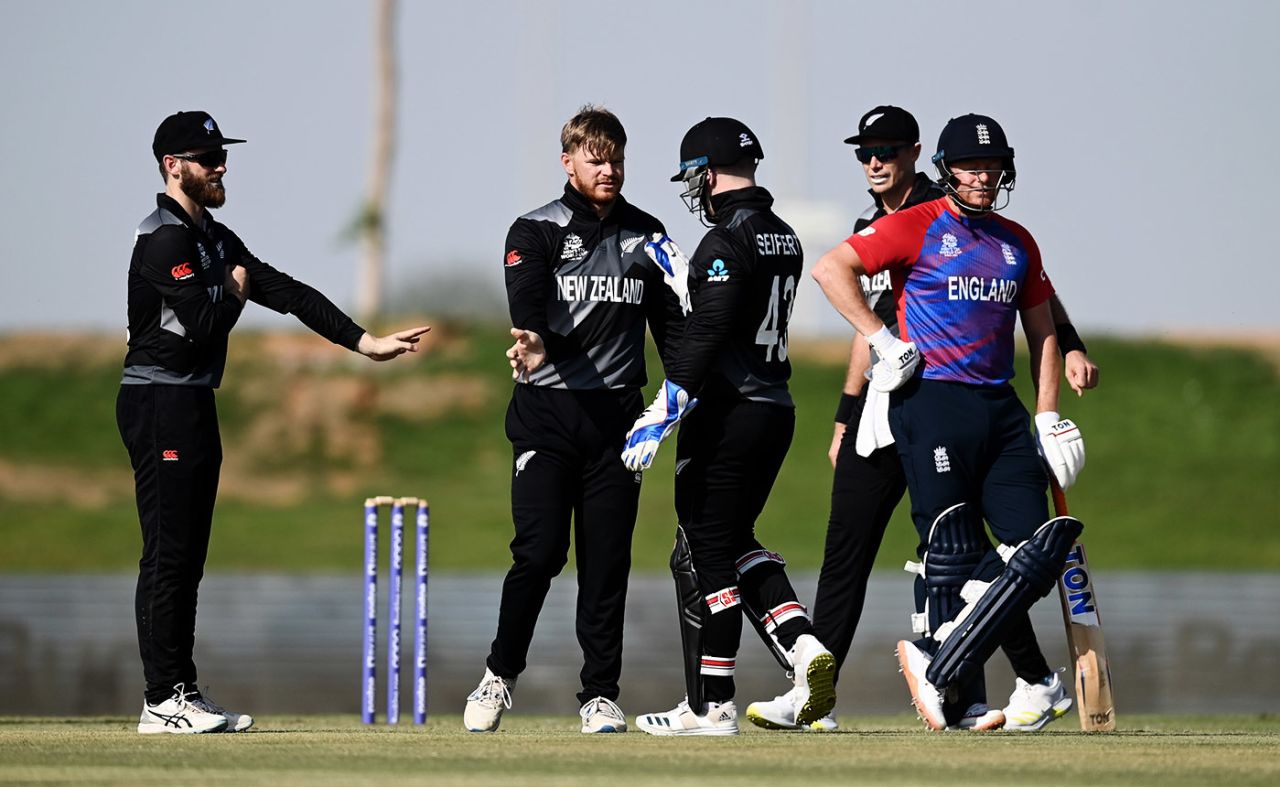 Glenn Phillips (centre) celebrates Liam Livingstone's wicket with his team-mates, England vs New Zealand, T20 World Cup warm-up game, Abu Dhabi, October 20, 2021