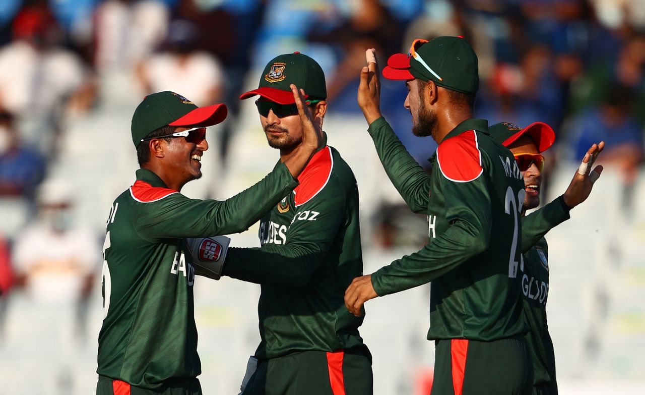 Mahedi Hasan celebrates after dismissing Norman Vanua, Bangladesh vs PNG, T20 World Cup, Al Amerat, October 21, 2021