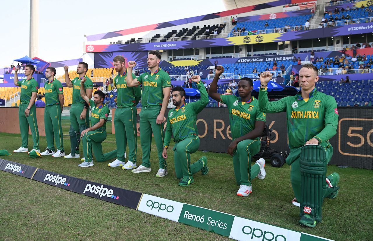 Some of the South African players take a knee, Australia vs South Africa, T20 World Cup 2021, Group 1, Abu Dhabi, October 23, 2021