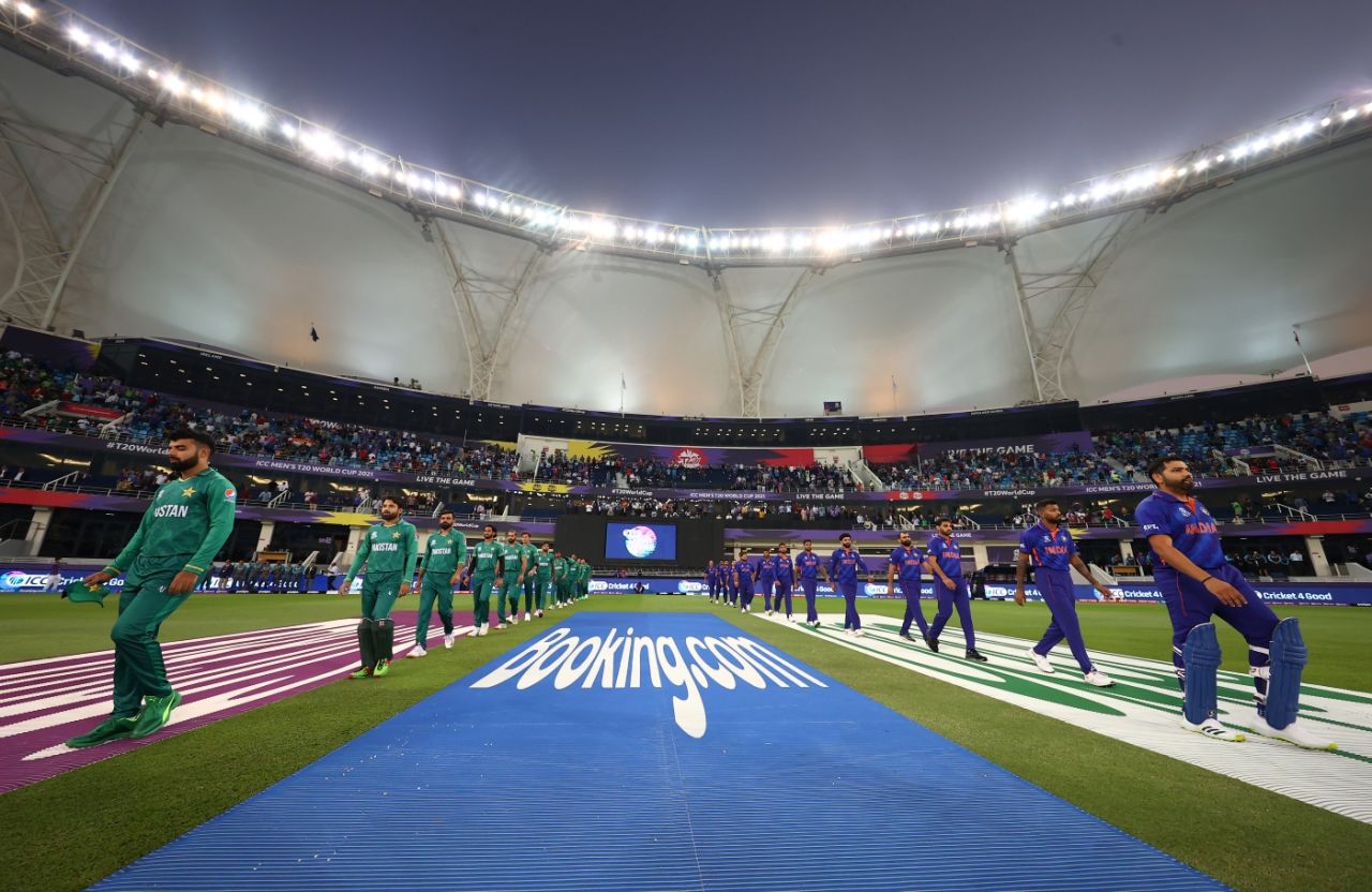 Pakistan and India walk out for their T20 World Cup opener, India vs Pakistan, Men's T20 World Cup 2021, Super 12s, Dubai, October 24, 2021