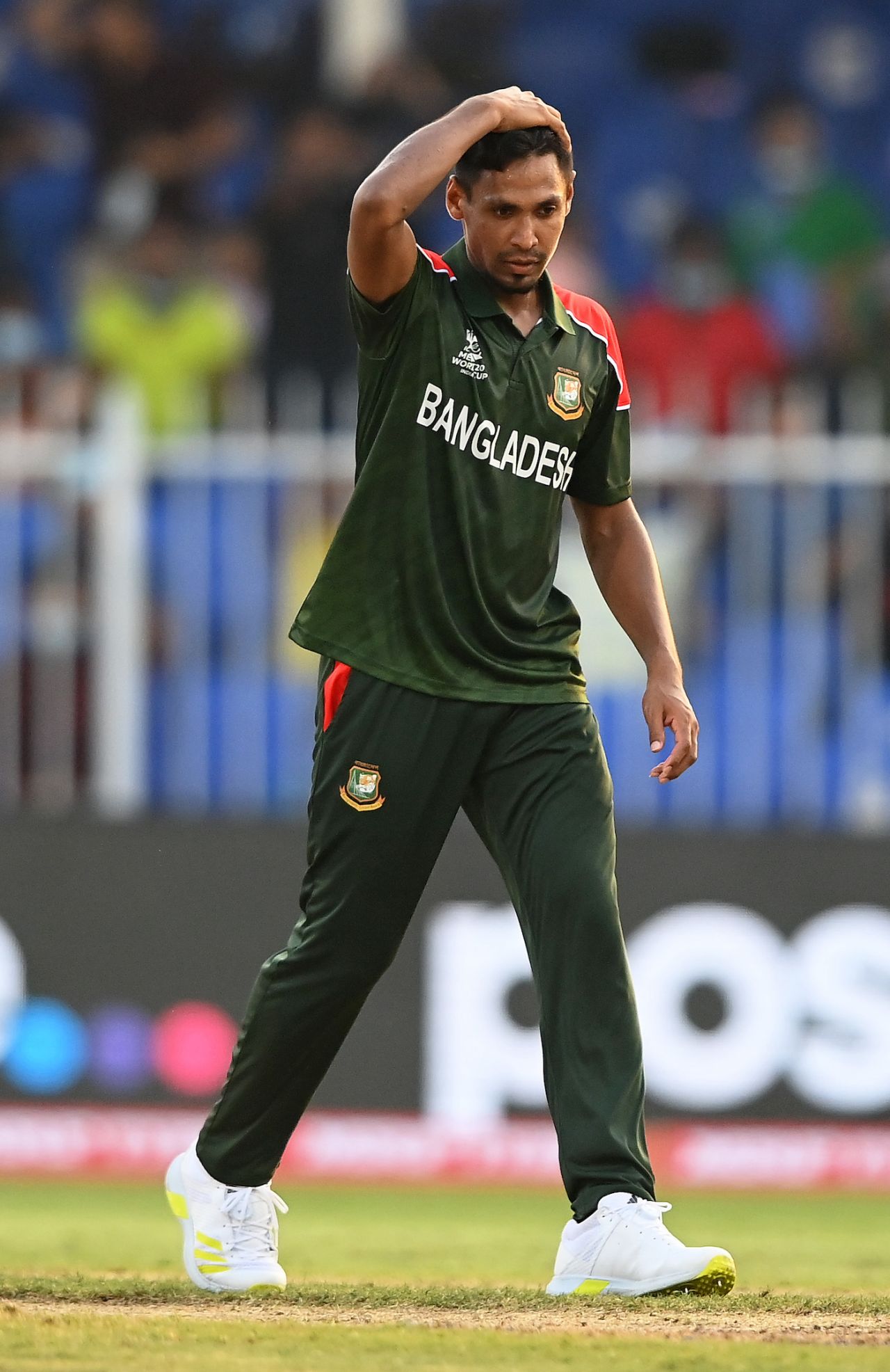 Mustafizur Rahman reacts as Liton Das drops a catch off his bowling, Bangladesh vs Sri Lanka, T20 World Cup, Group 1, Sharjah, October 24, 2021