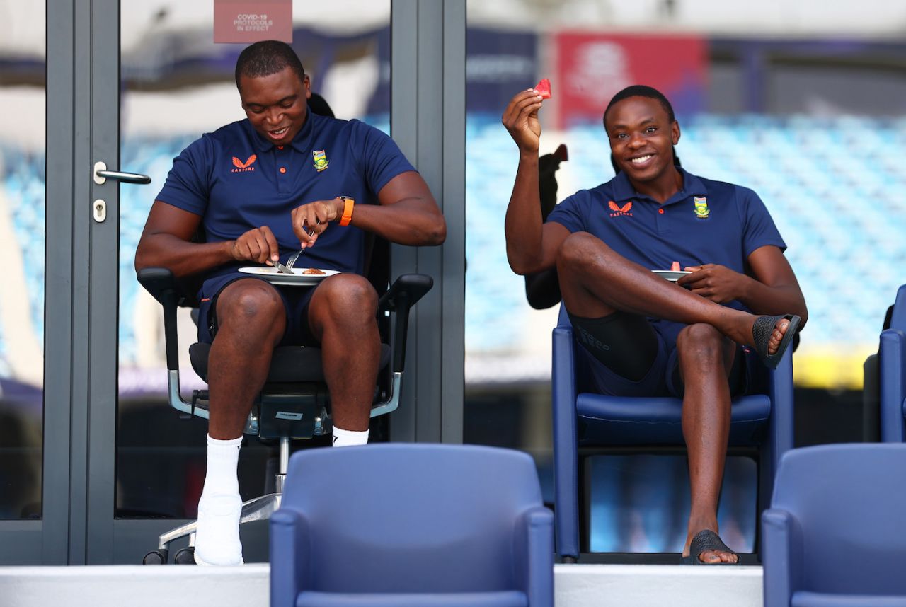 Lungi Ngidi and Kagiso Rabada grab a bite before the game, South Africa vs West Indies, T20 World Cup, Group 1, Dubai, October 26, 2021
