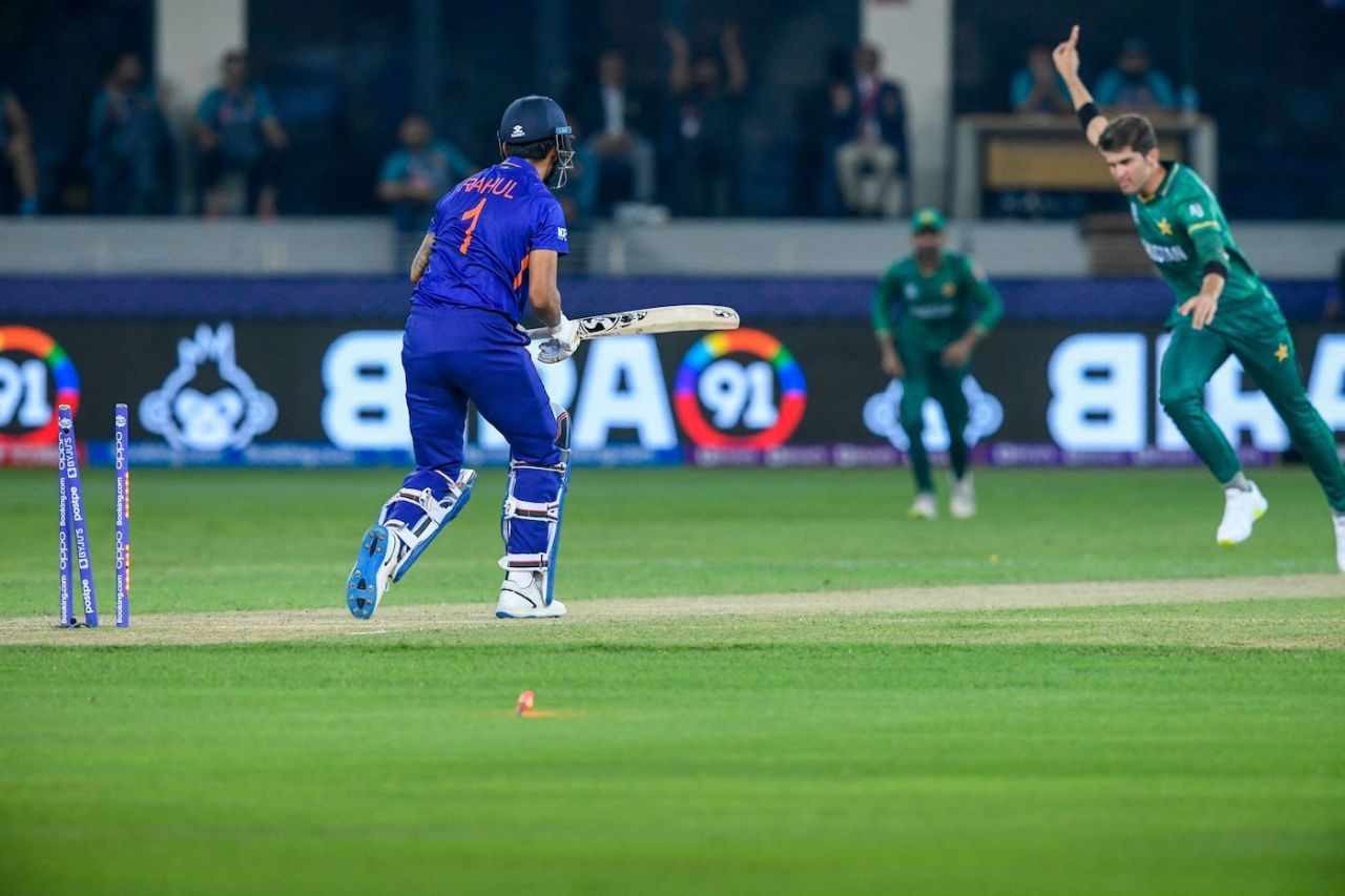 Shaheen Shah Afridi bowls KL Rahul, India vs Pakistan, Men's T20 World Cup 2021, Super 12s, Dubai, October 24, 2021