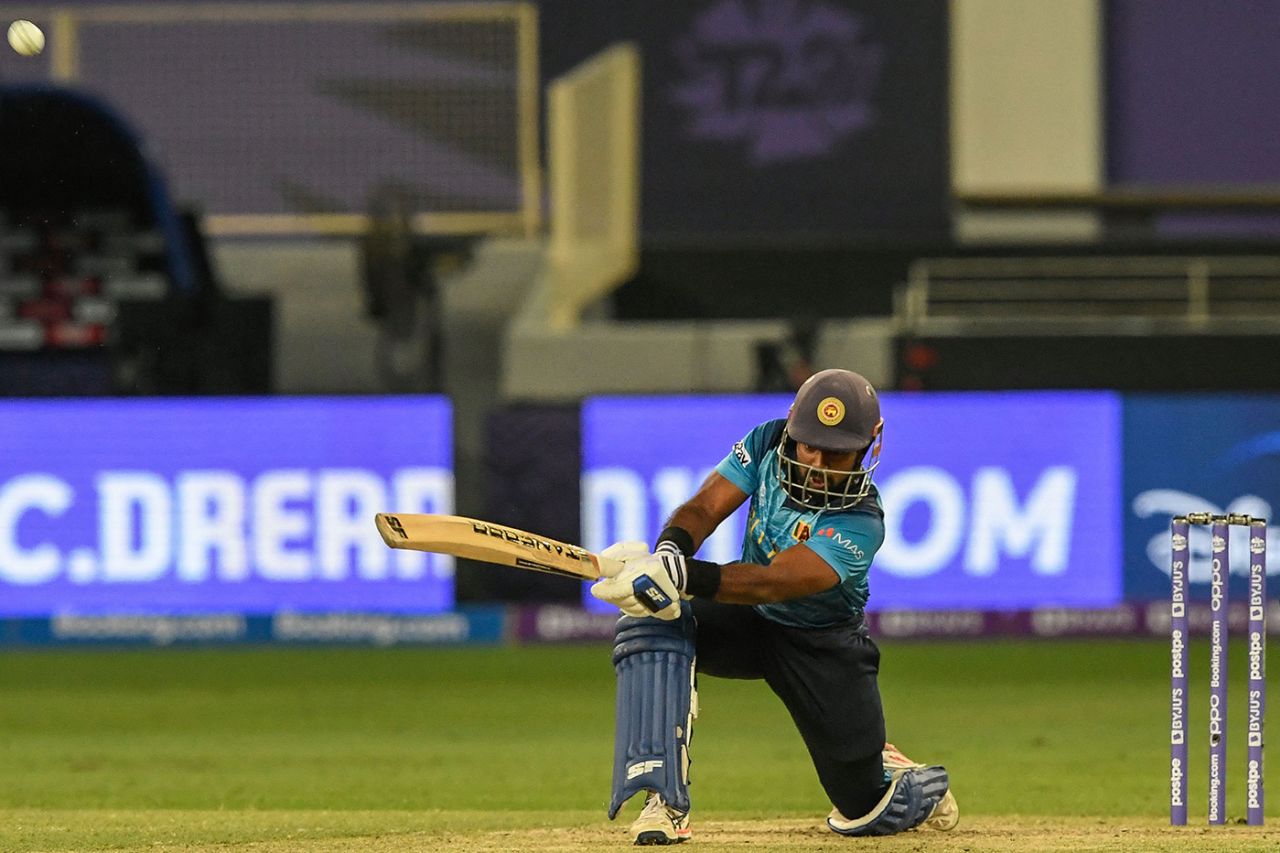 Charith Asalanka launches a slog-sweep, Australia vs Sri Lanka, 2021 Men's T20 World Cup, Dubai, October 28, 2021
