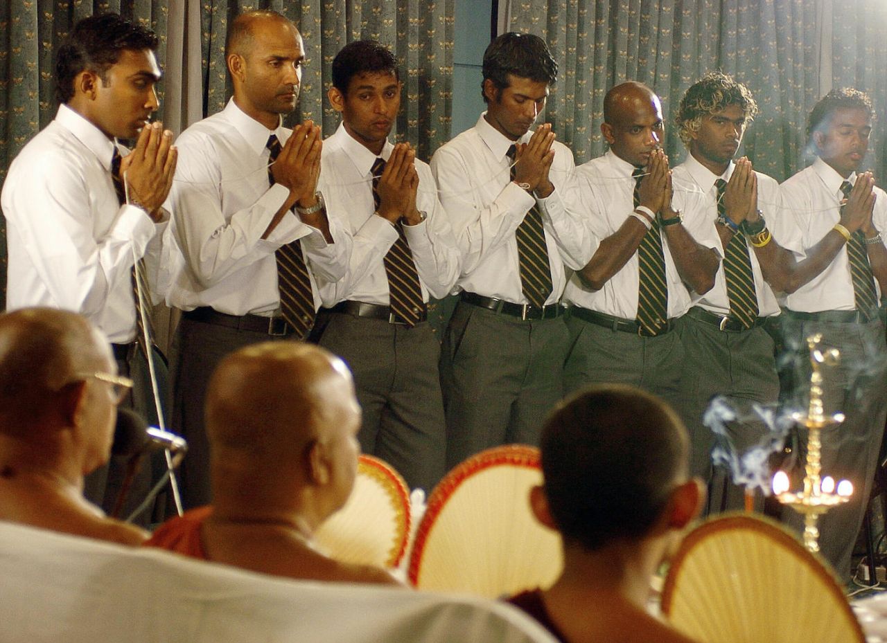Sri Lanka's receives blesings from Buddhist monks before leaving for the West Indies to compete in the World Cup, Colombo, 28 February 2007