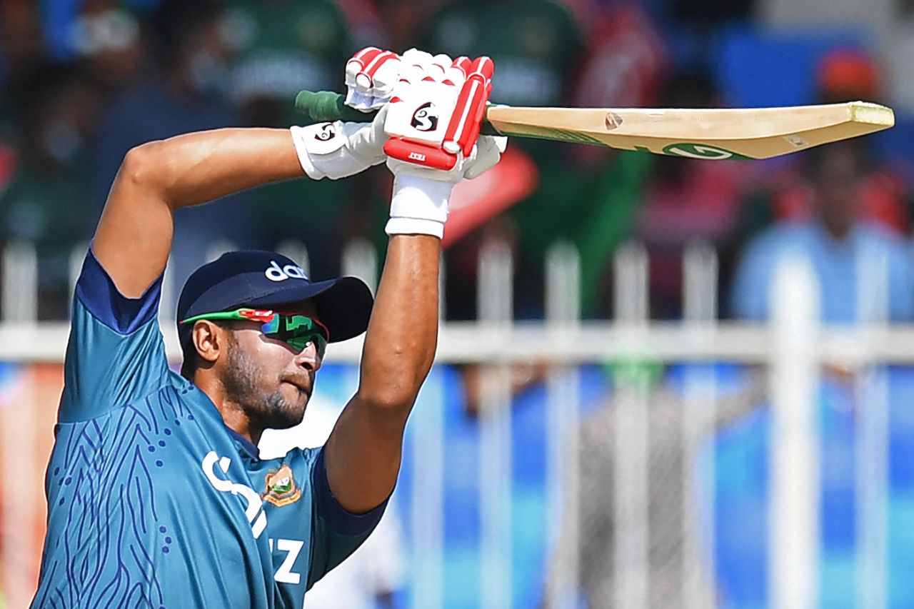 Shakib Al Hasan has a hit before the game, Bangladesh vs West Indies, T20 World Cup, Group 1, Sharjah, October 29, 2021