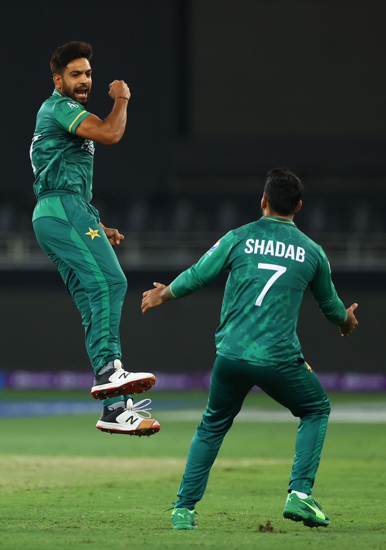 Haris Rauf leaps in joy after getting Asghar Afghan, as Shadab Khan looks on, Afghanistan vs Pakistan, T20 World Cup, Group 2, Dubai, October 29, 2021