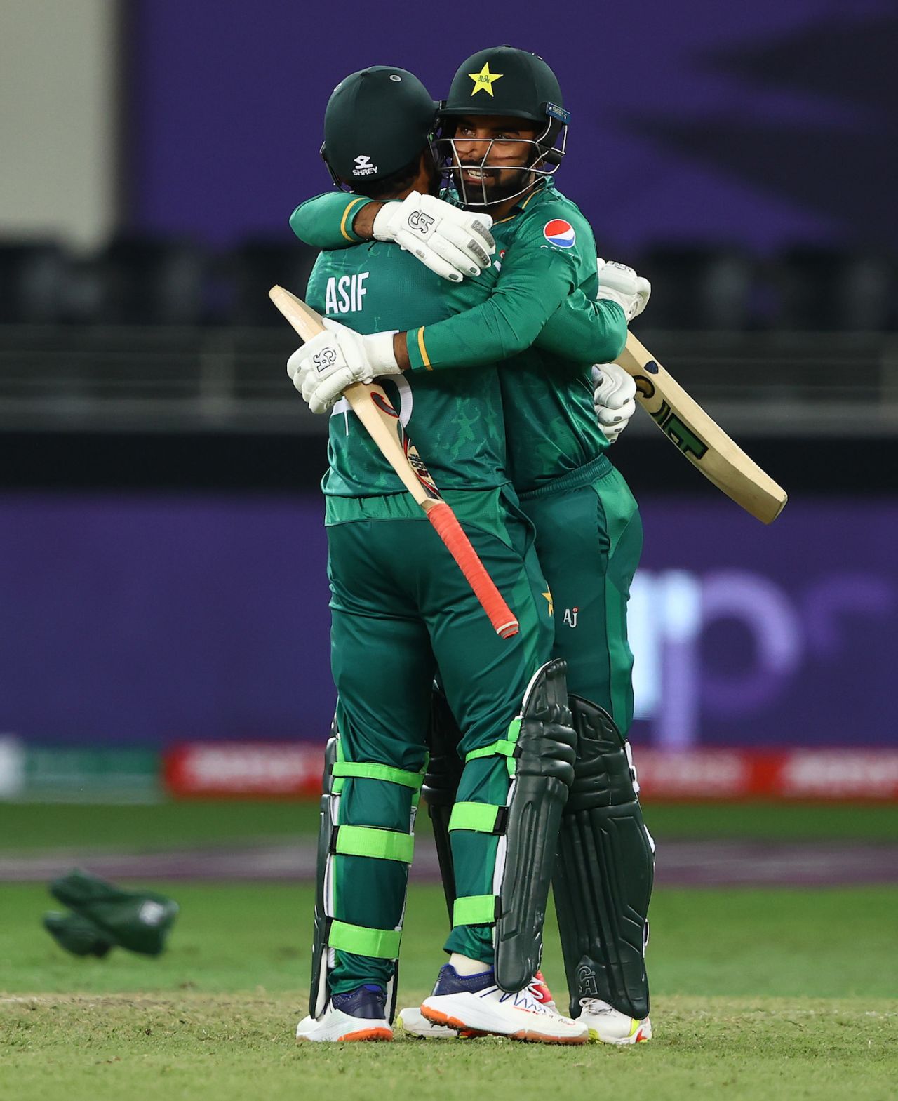 Asif Ali gets a hug from Shadab Khan after finishing off the game, Afghanistan vs Pakistan, T20 World Cup, Group 2, Dubai, October 29, 2021