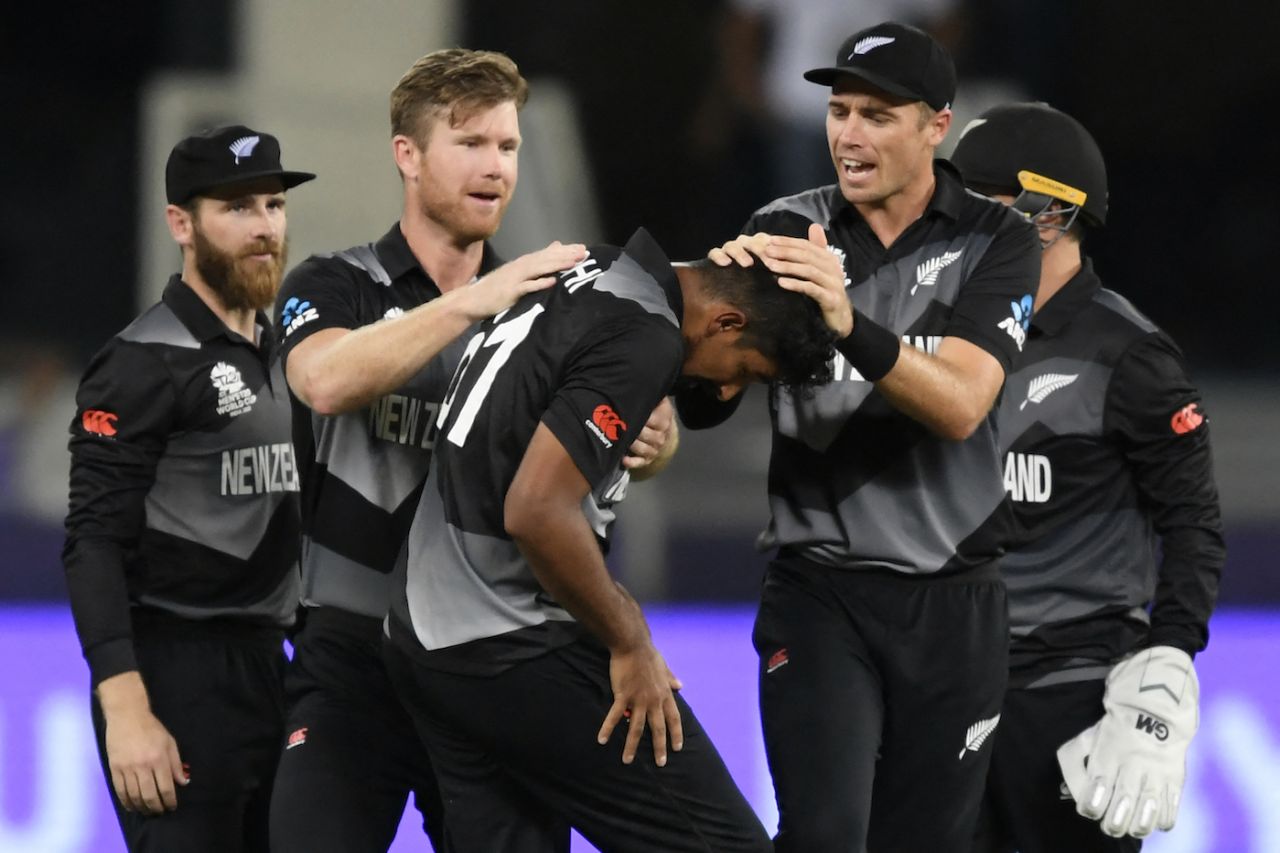 Ish Sodhi is mobbed by his team-mates after getting the wicket of Virat Kohli, India vs New Zealand, T20 World Cup, Group 2, Dubai, October 31, 2021