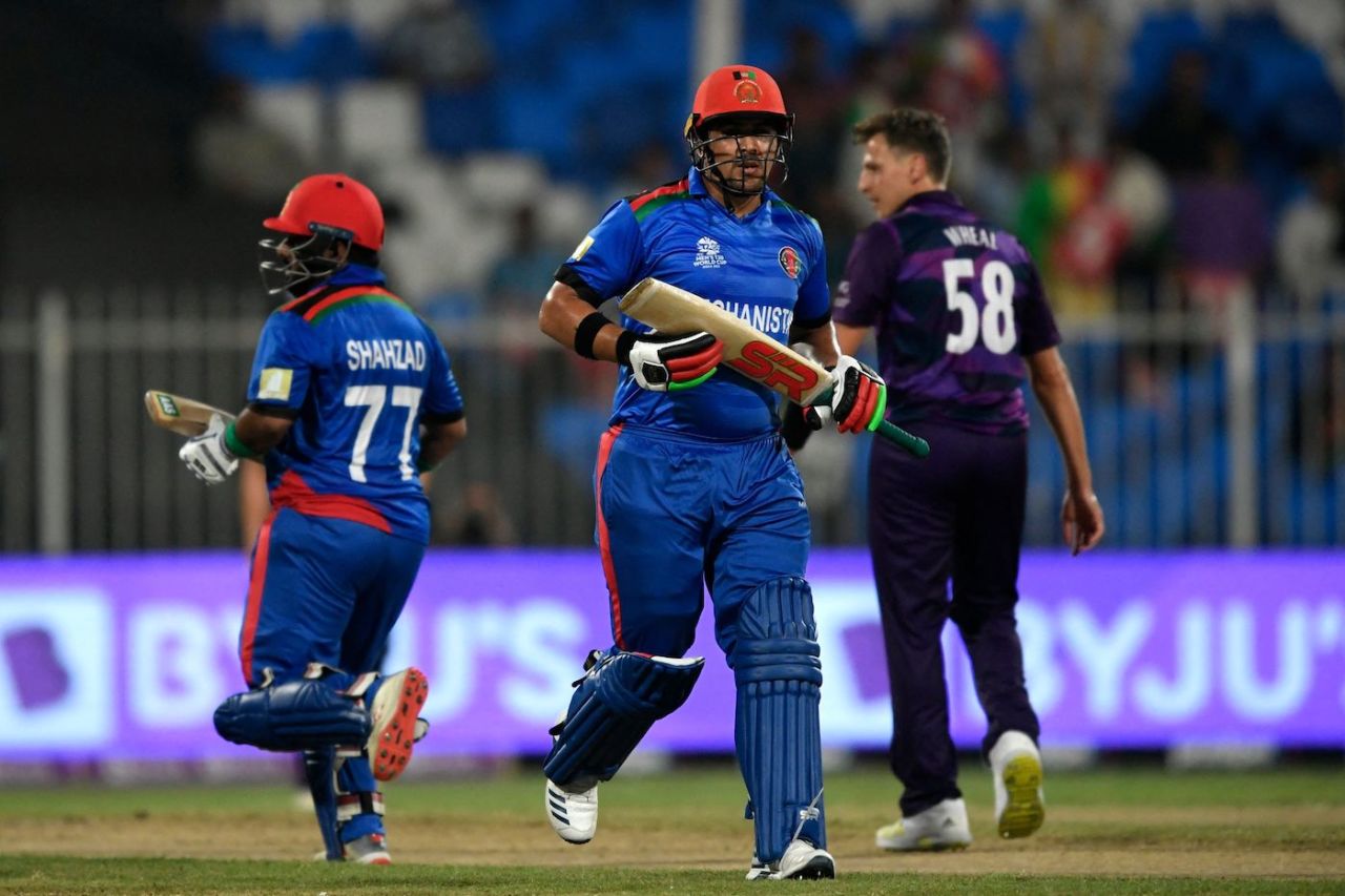 Mohammad Shahzad and Hazratullah Zazai steal a single, Afghanistan vs Scotland, T20 World Cup 2021, Group 2, Sharjah, October 25, 2021