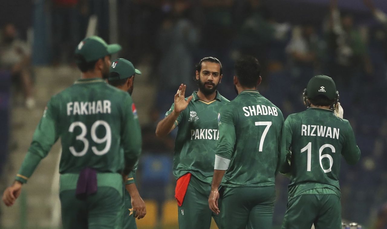 Imad Wasim celebrates with his team-mates, Namibia vs Pakistan, T20 World Cup, Group 2, Abu Dhabi, November 2, 2021