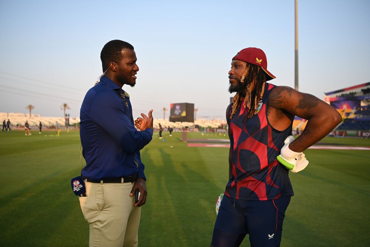 Daren Sammy catches up with Chris Gayle before the game, Sri Lanka vs West Indies, T20 World Cup, Group 1, Abu Dhabi, November 4, 2021