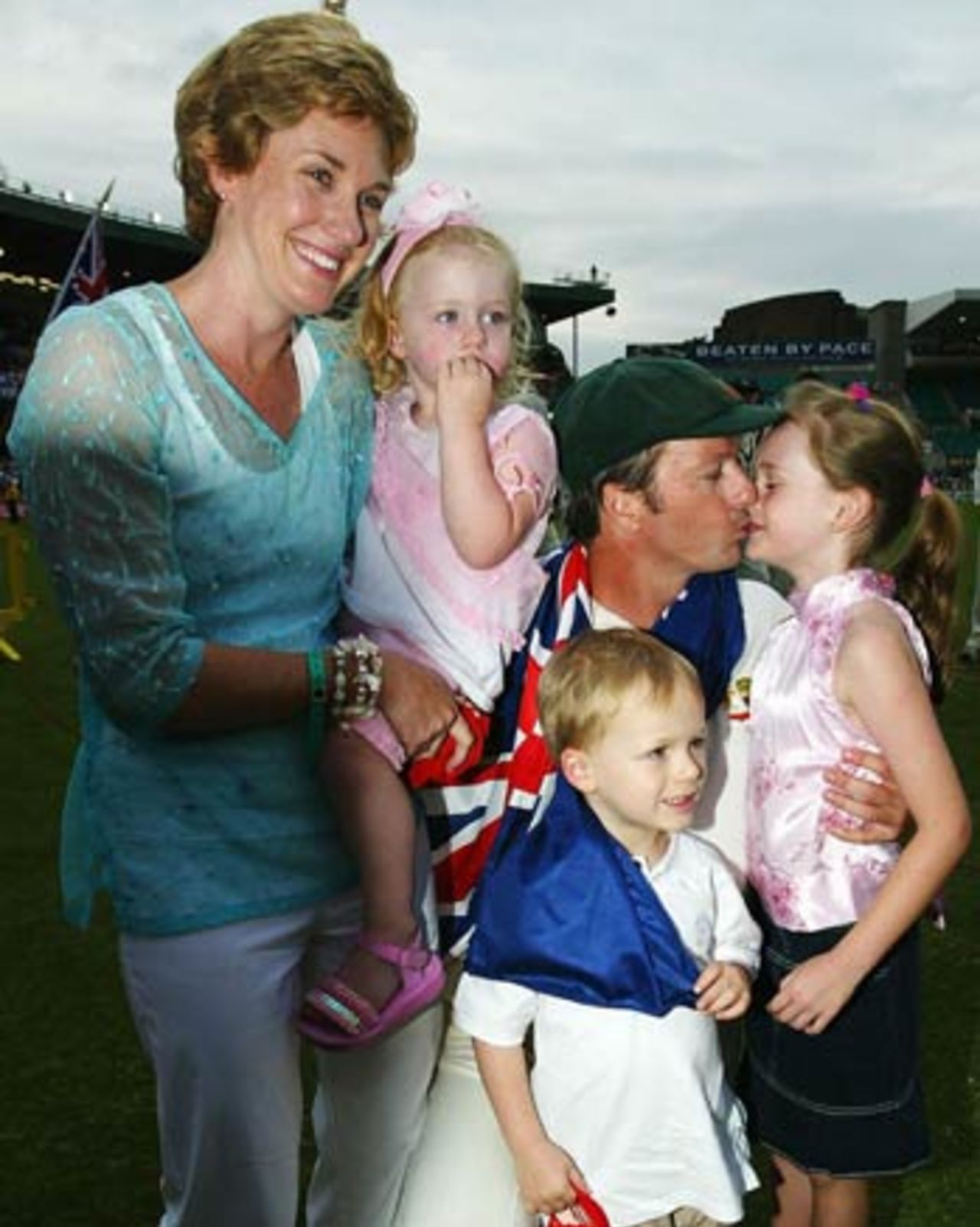 Steve Waugh took a moment out to spend time with his wife Lynette and three children, Australia v India, 4th Test, Sydney, 5th day, January 6, 2004